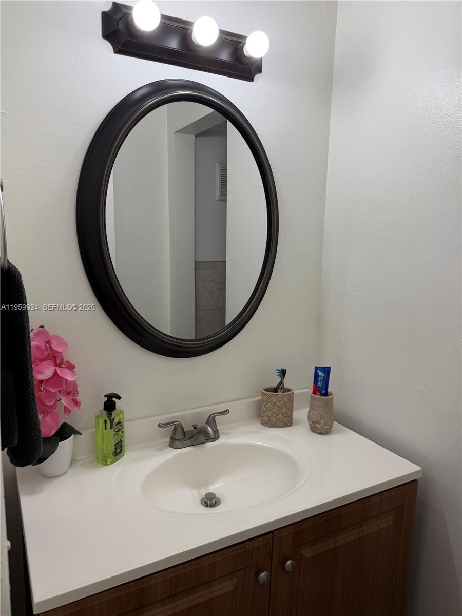 575 W 69th St #205 Hialeah, FL 33014