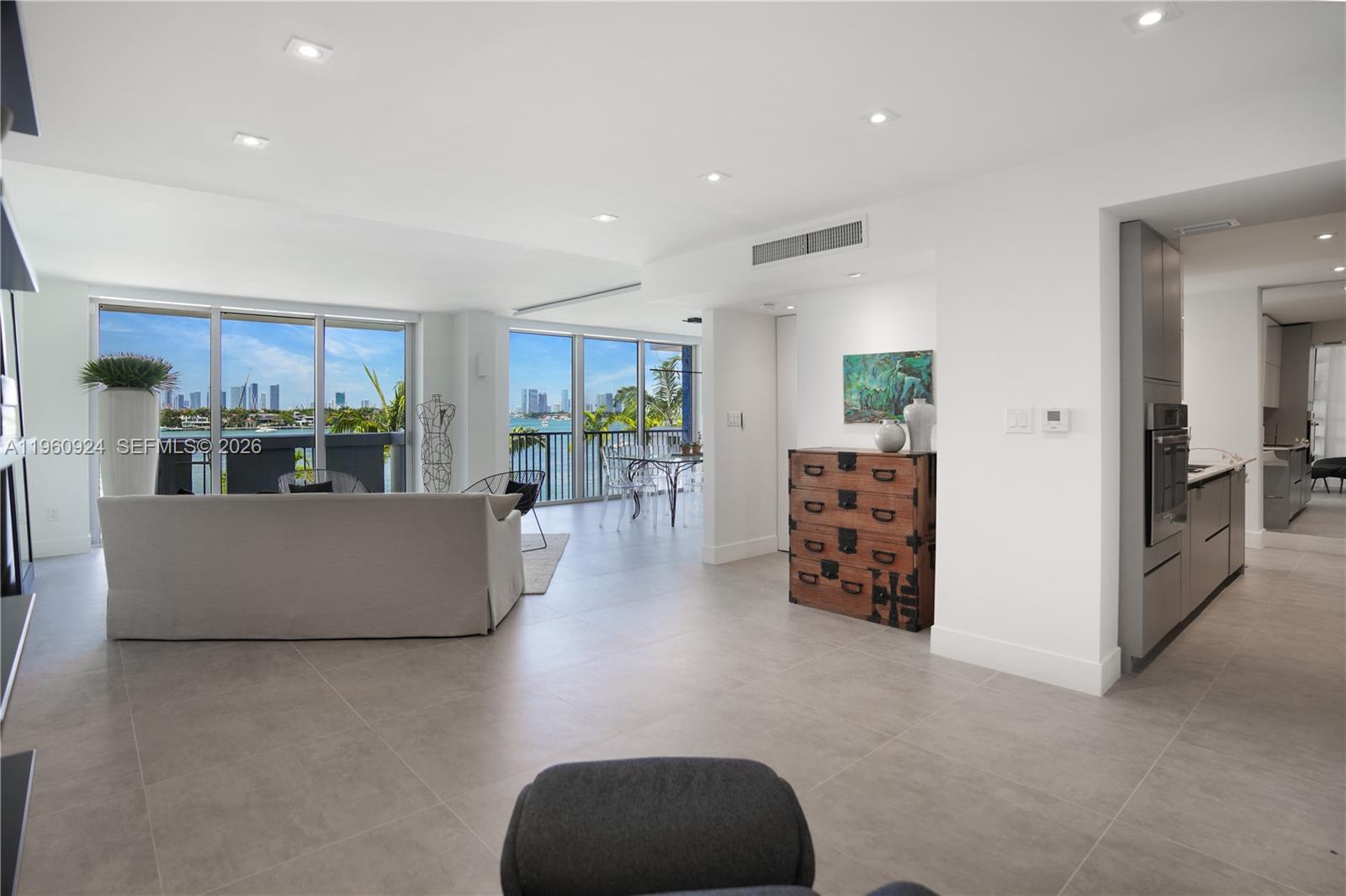 800 West Ave #421 Miami Beach, FL 33139