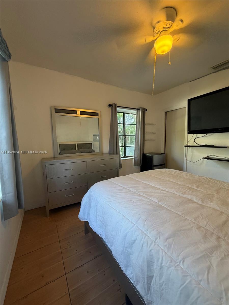 2460 NW 33rd St Miami, FL 33142