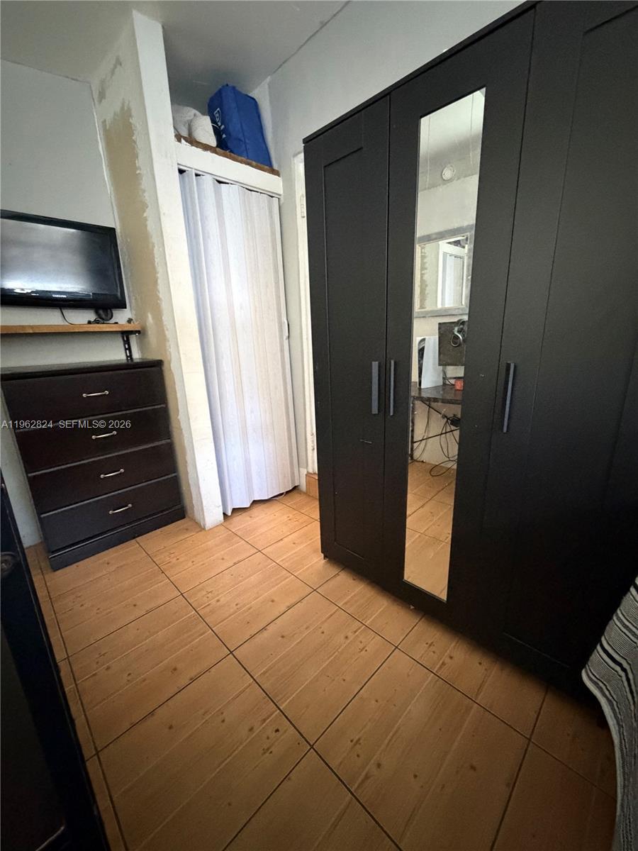 2460 NW 33rd St Miami, FL 33142