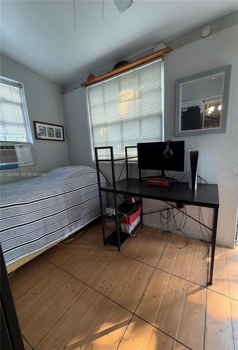 2460 NW 33rd St Miami, FL 33142