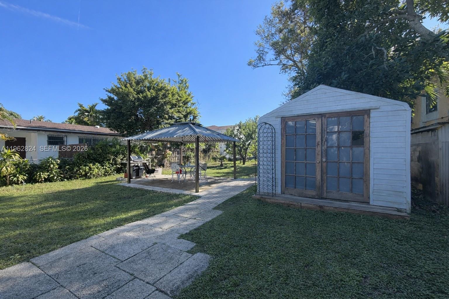 2460 NW 33rd St Miami, FL 33142