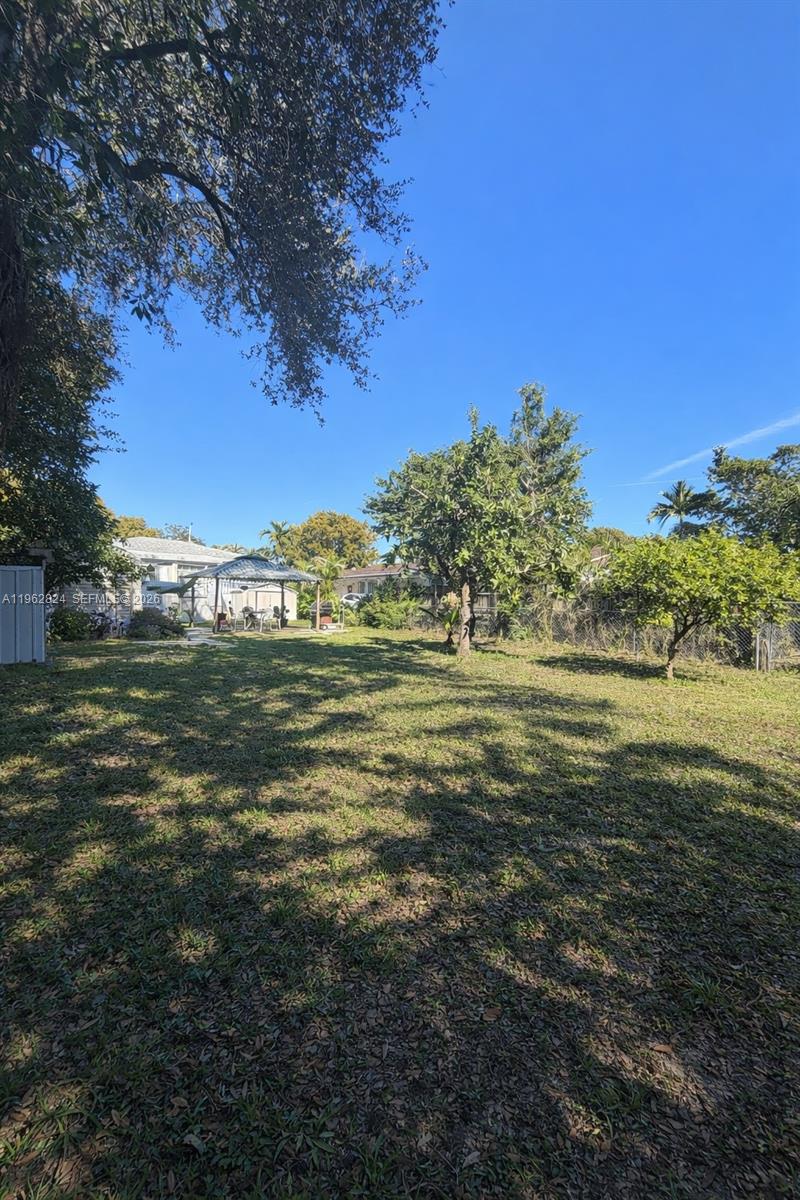 2460 NW 33rd St Miami, FL 33142