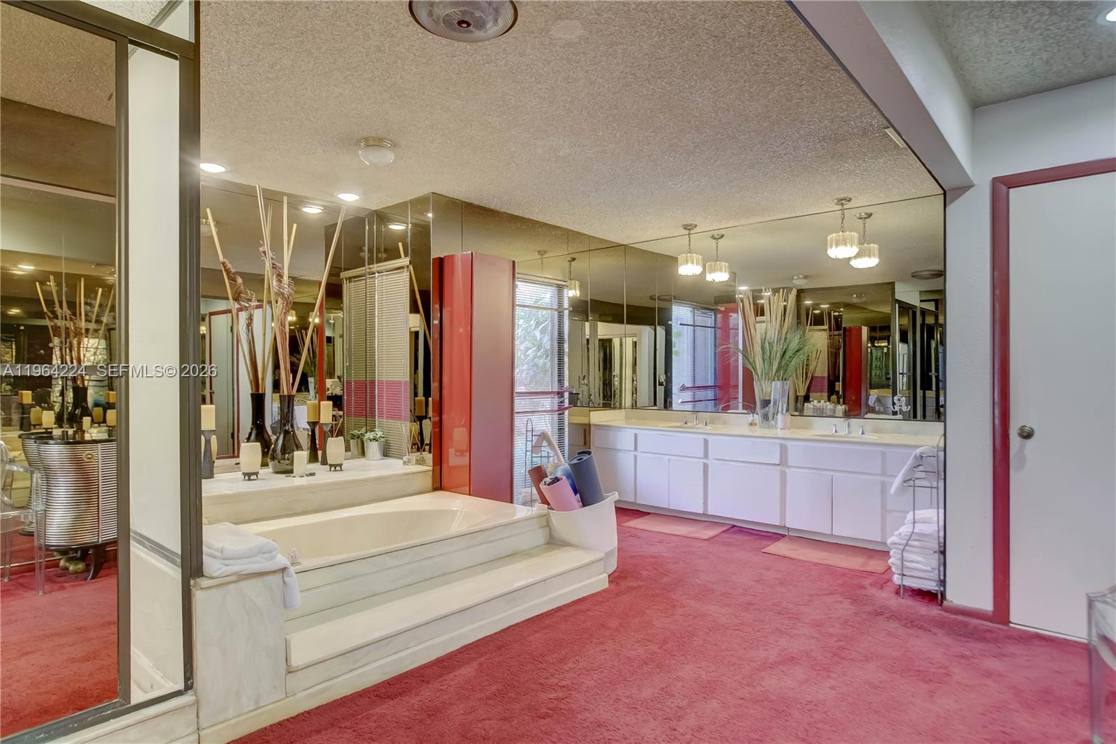 913 Diplomat Pkwy Hallandale Beach, FL 33009