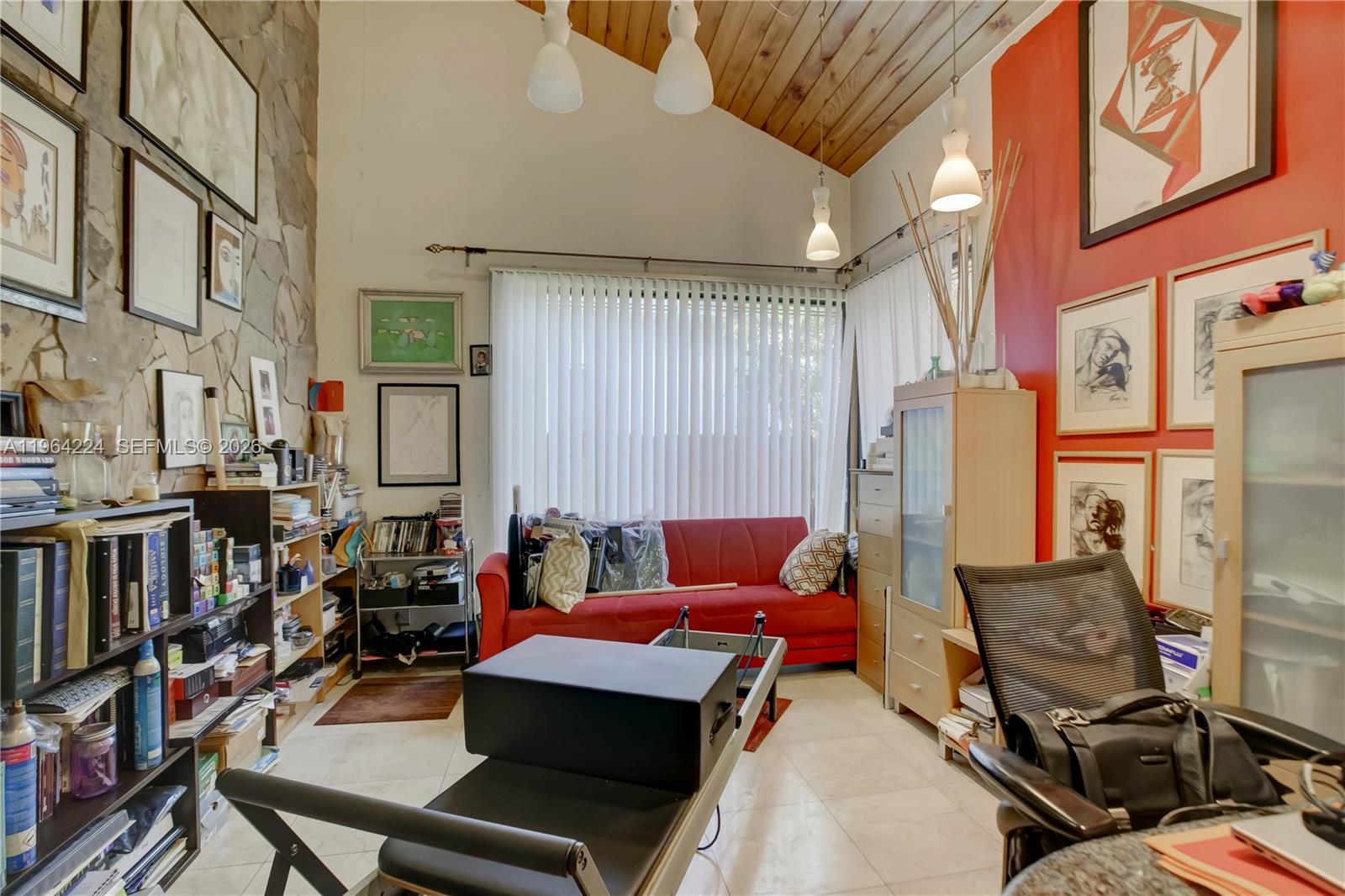 913 Diplomat Pkwy Hallandale Beach, FL 33009