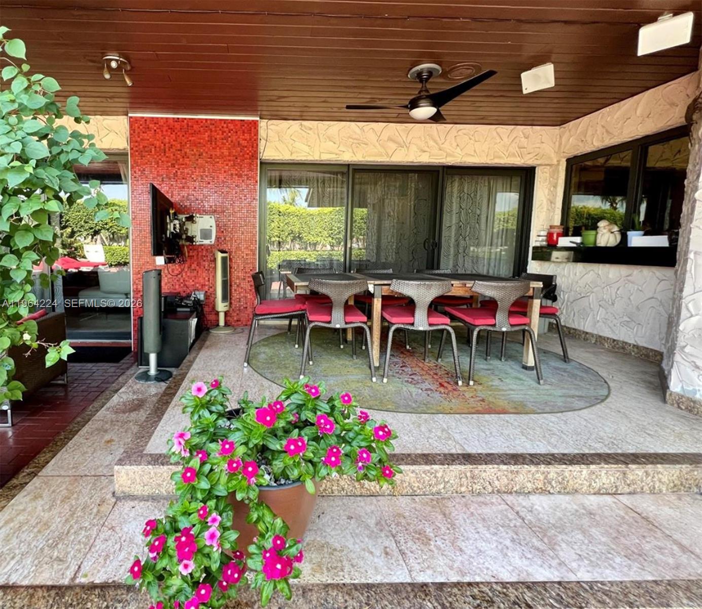 913 Diplomat Pkwy Hallandale Beach, FL 33009