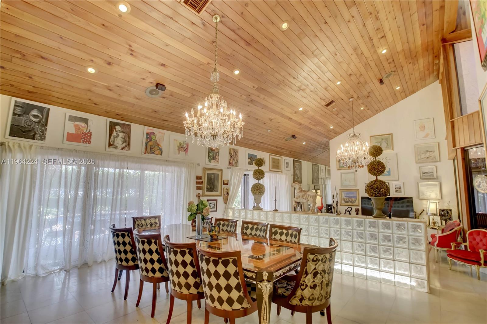 913 Diplomat Pkwy Hallandale Beach, FL 33009