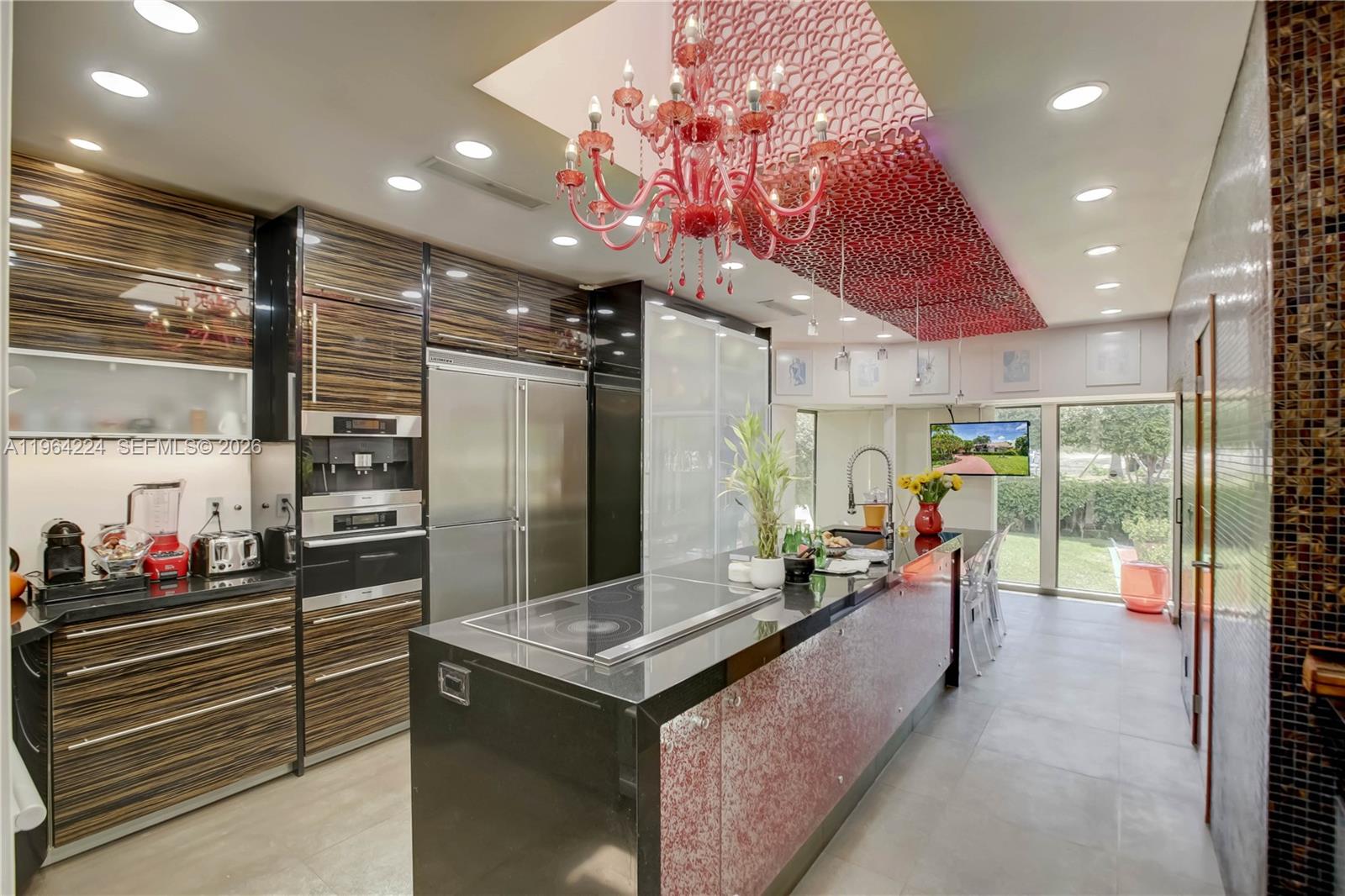 913 Diplomat Pkwy Hallandale Beach, FL 33009