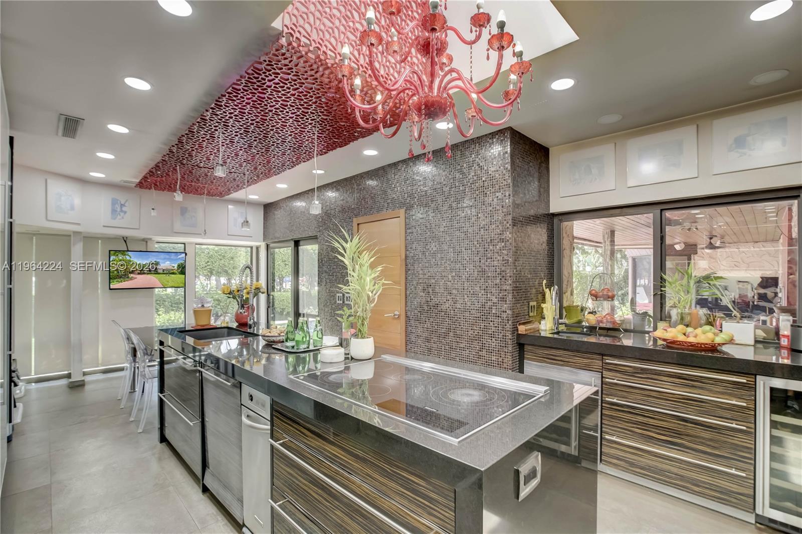 913 Diplomat Pkwy Hallandale Beach, FL 33009