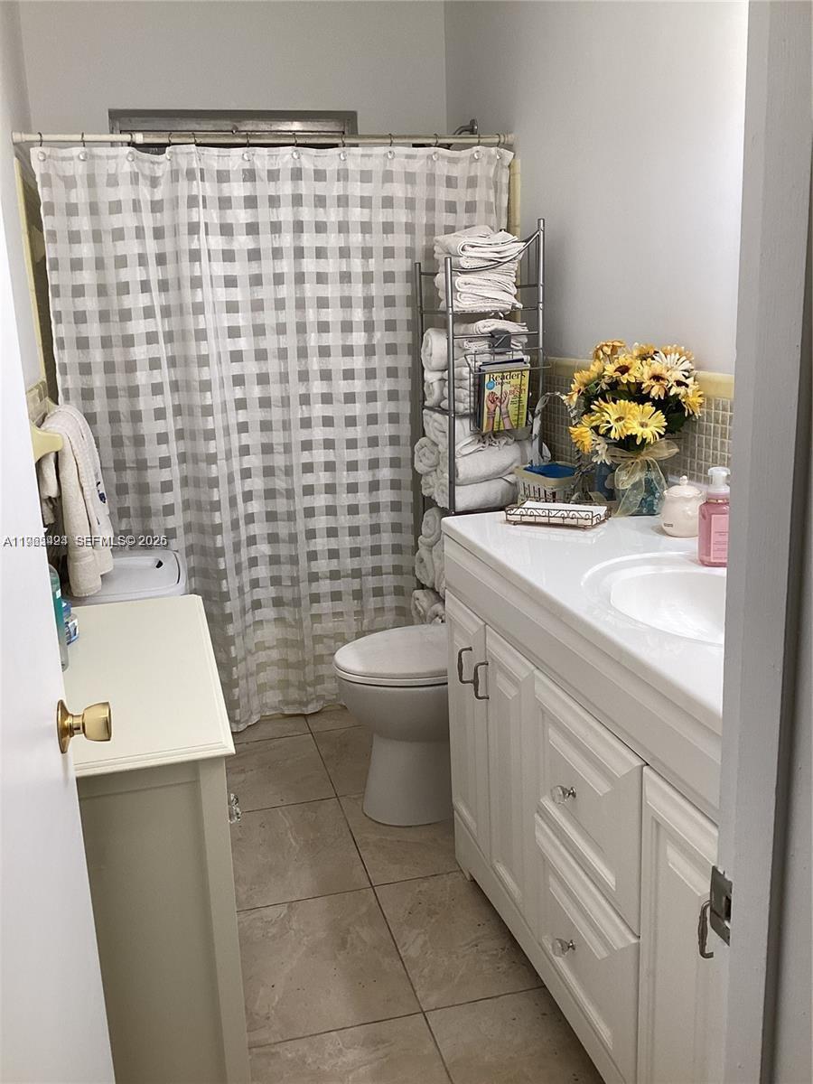 3740 W 5th Ct Hialeah, FL 33012