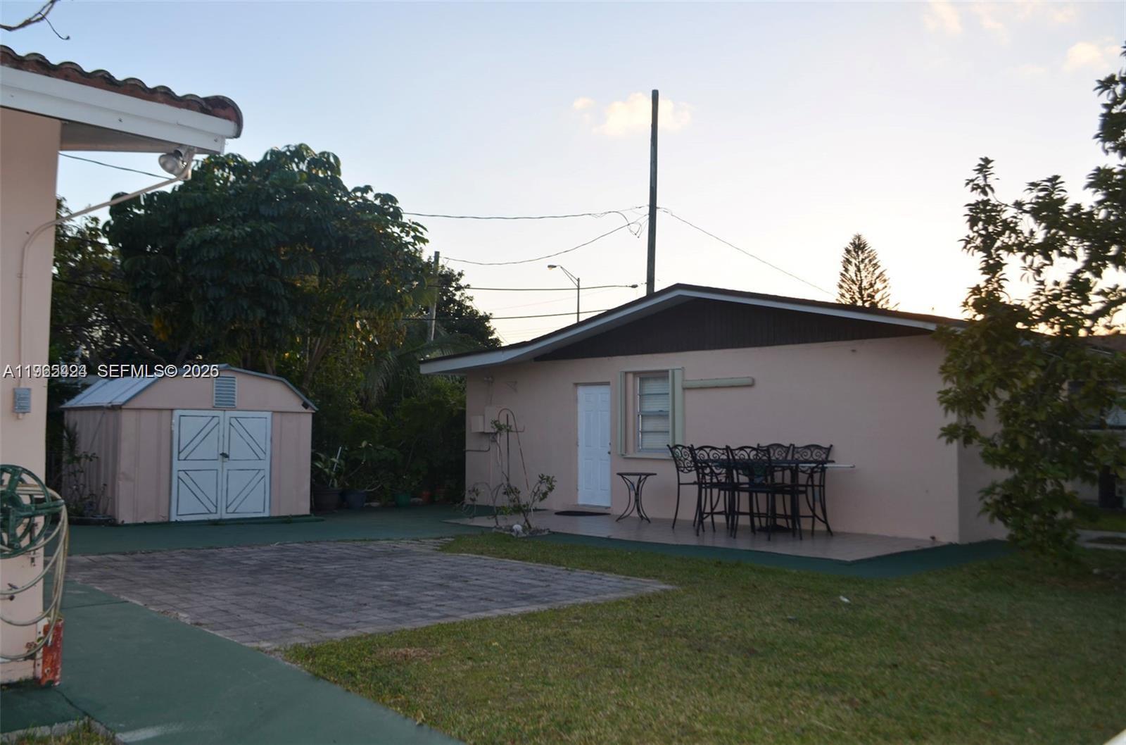 3740 W 5th Ct Hialeah, FL 33012