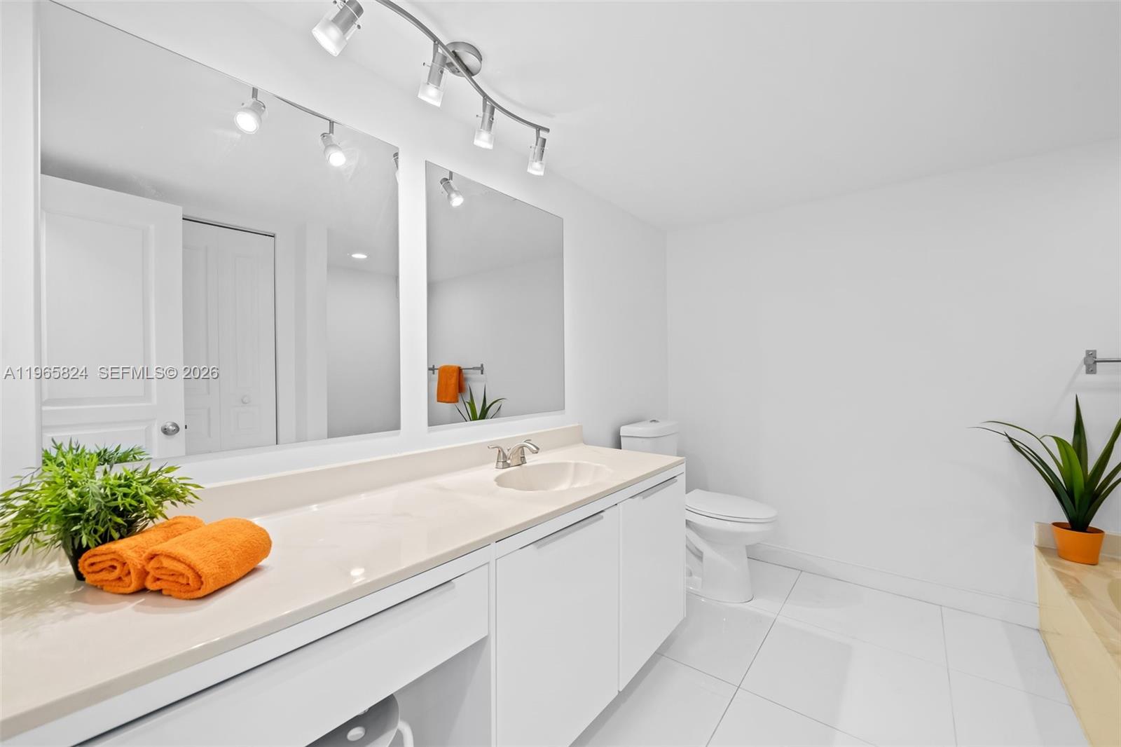 800 Parkview Dr #221 Hallandale Beach, FL 33009