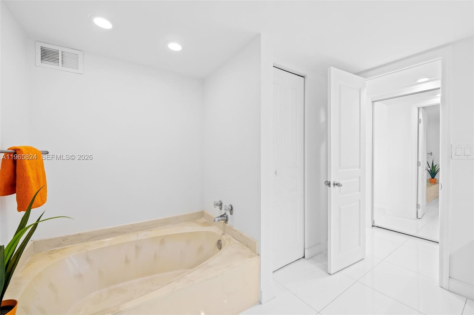 800 Parkview Dr #221 Hallandale Beach, FL 33009