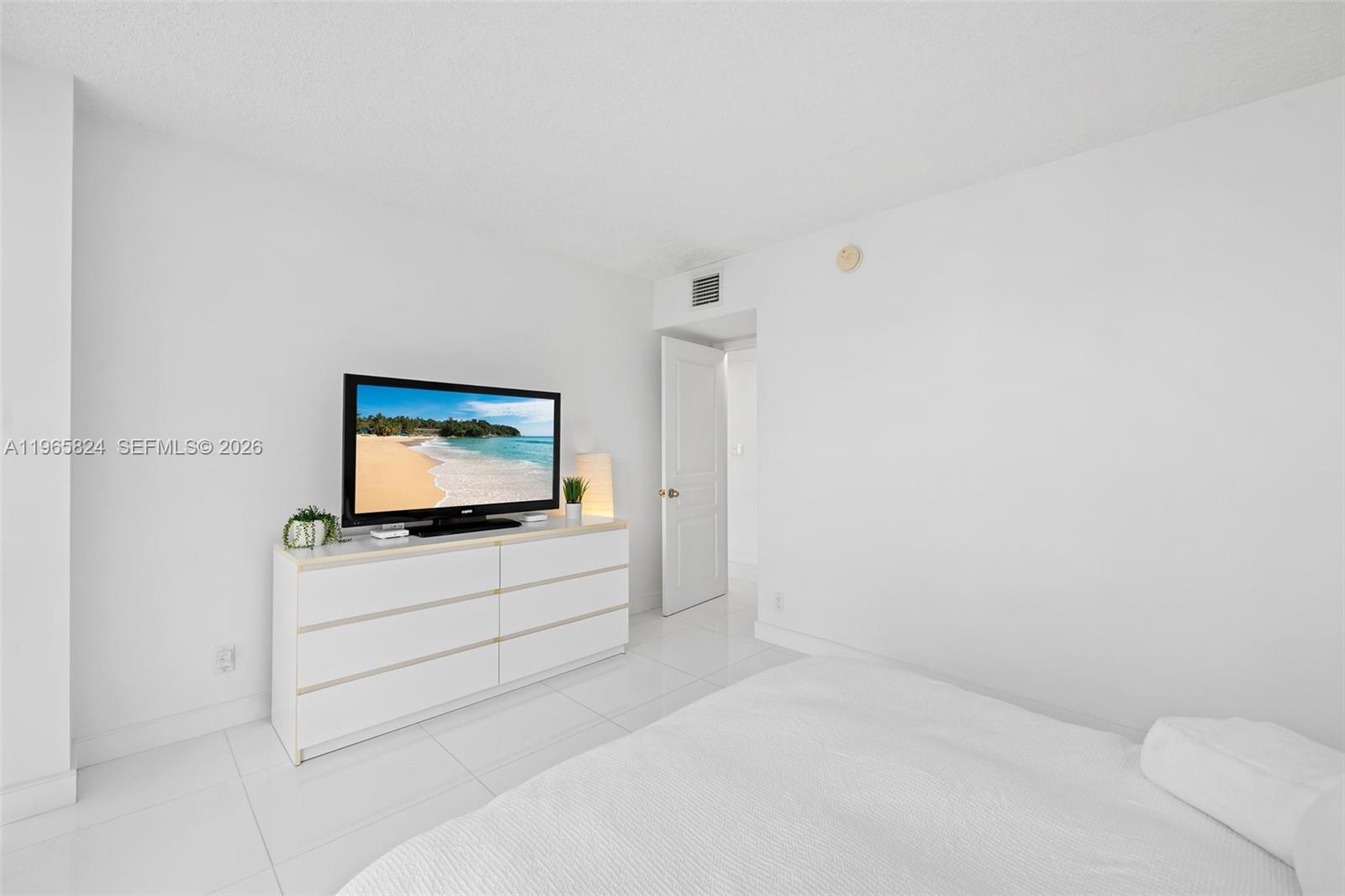 800 Parkview Dr #221 Hallandale Beach, FL 33009