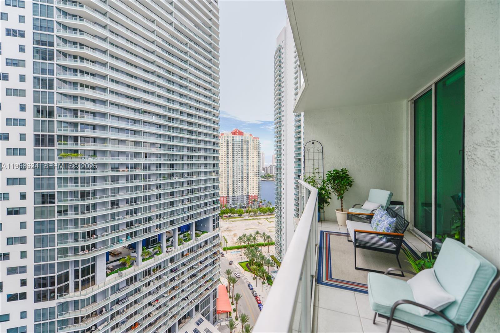 image Emerald at Brickell12