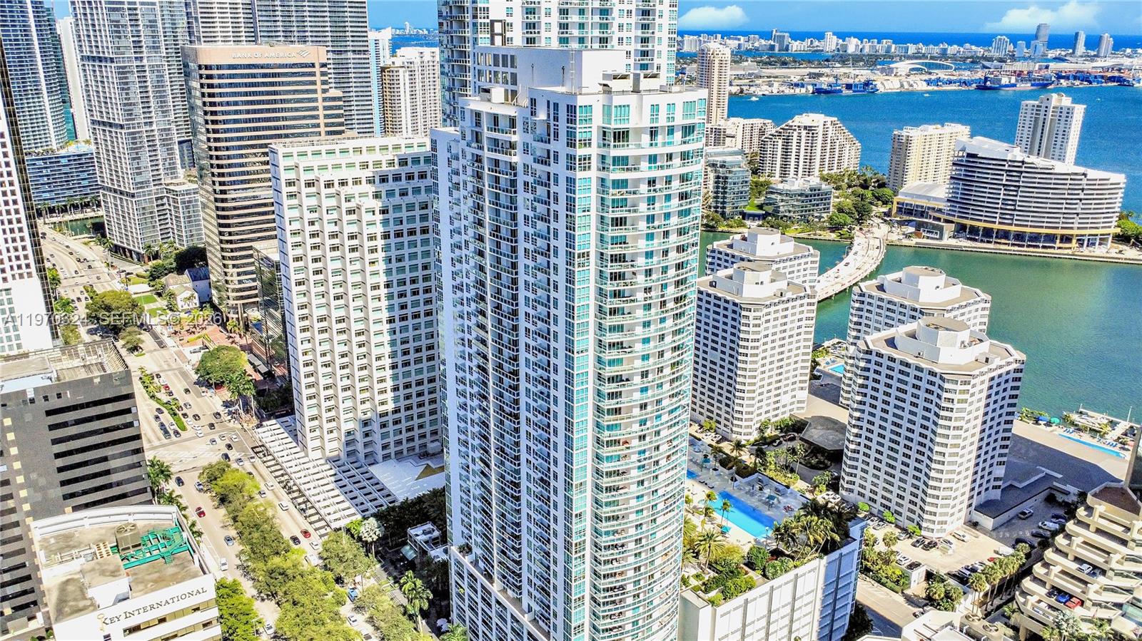 951 Brickell Ave #505