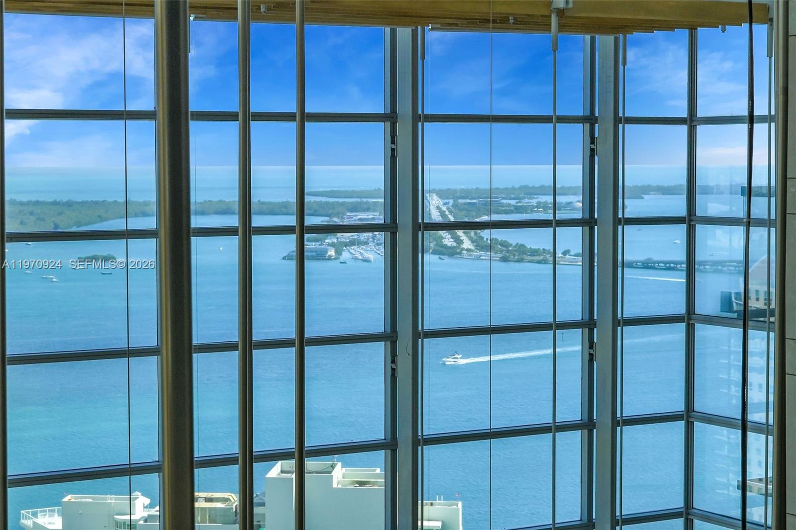 image Brickell Arch34