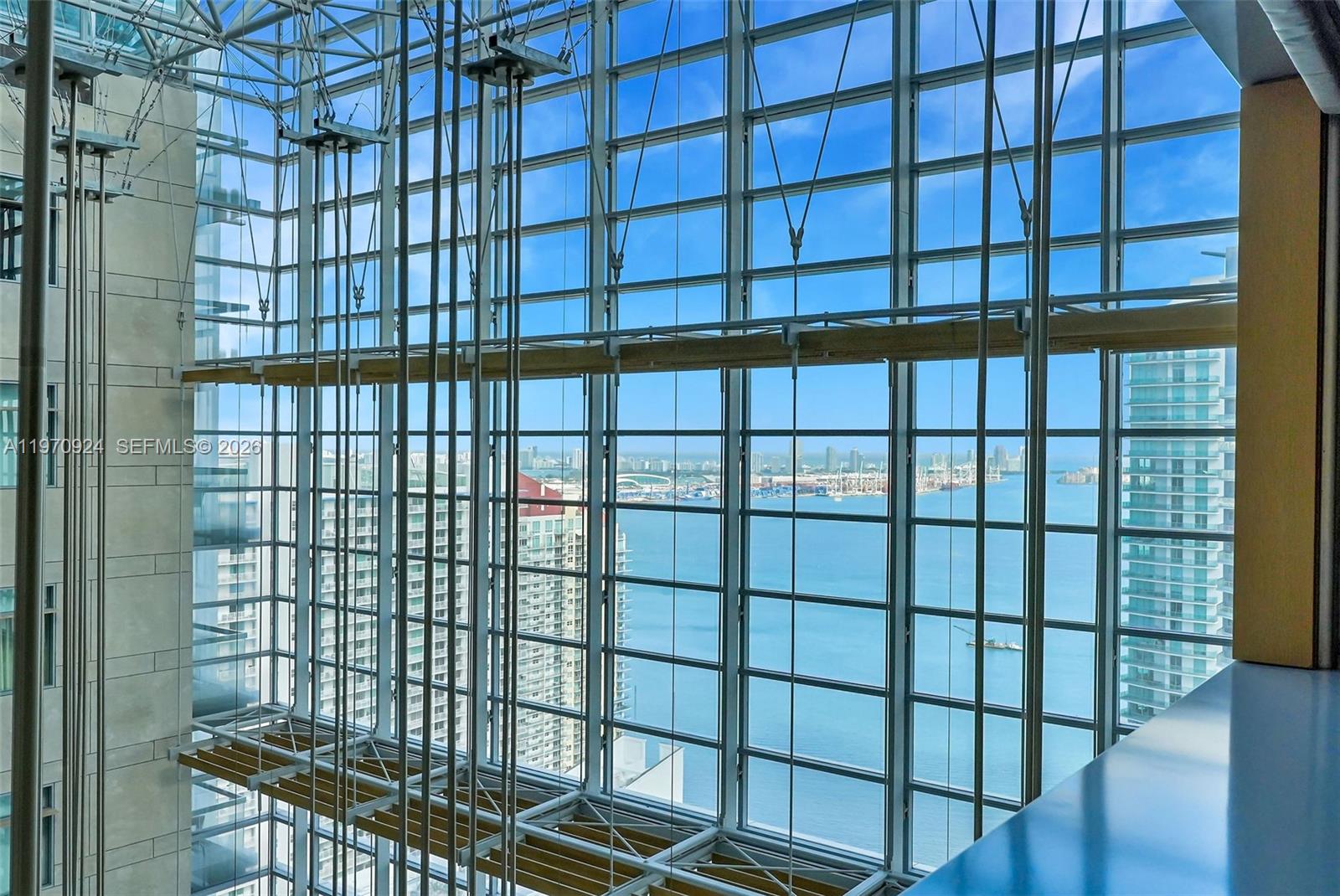 image Brickell Arch35