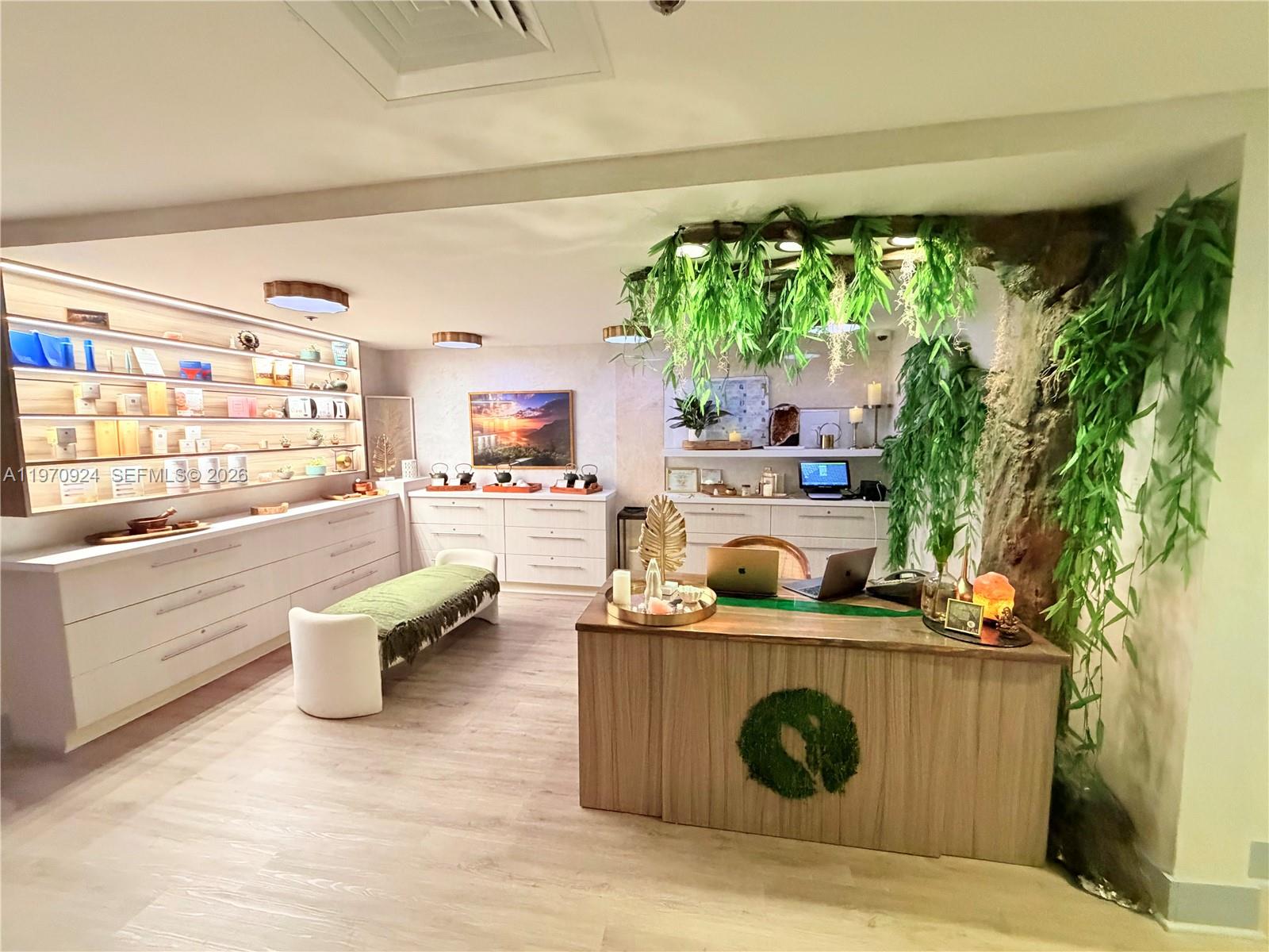 image Brickell Arch36