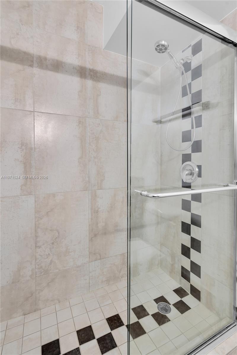 5900 Collins Ave #1906 Miami Beach, FL 33140