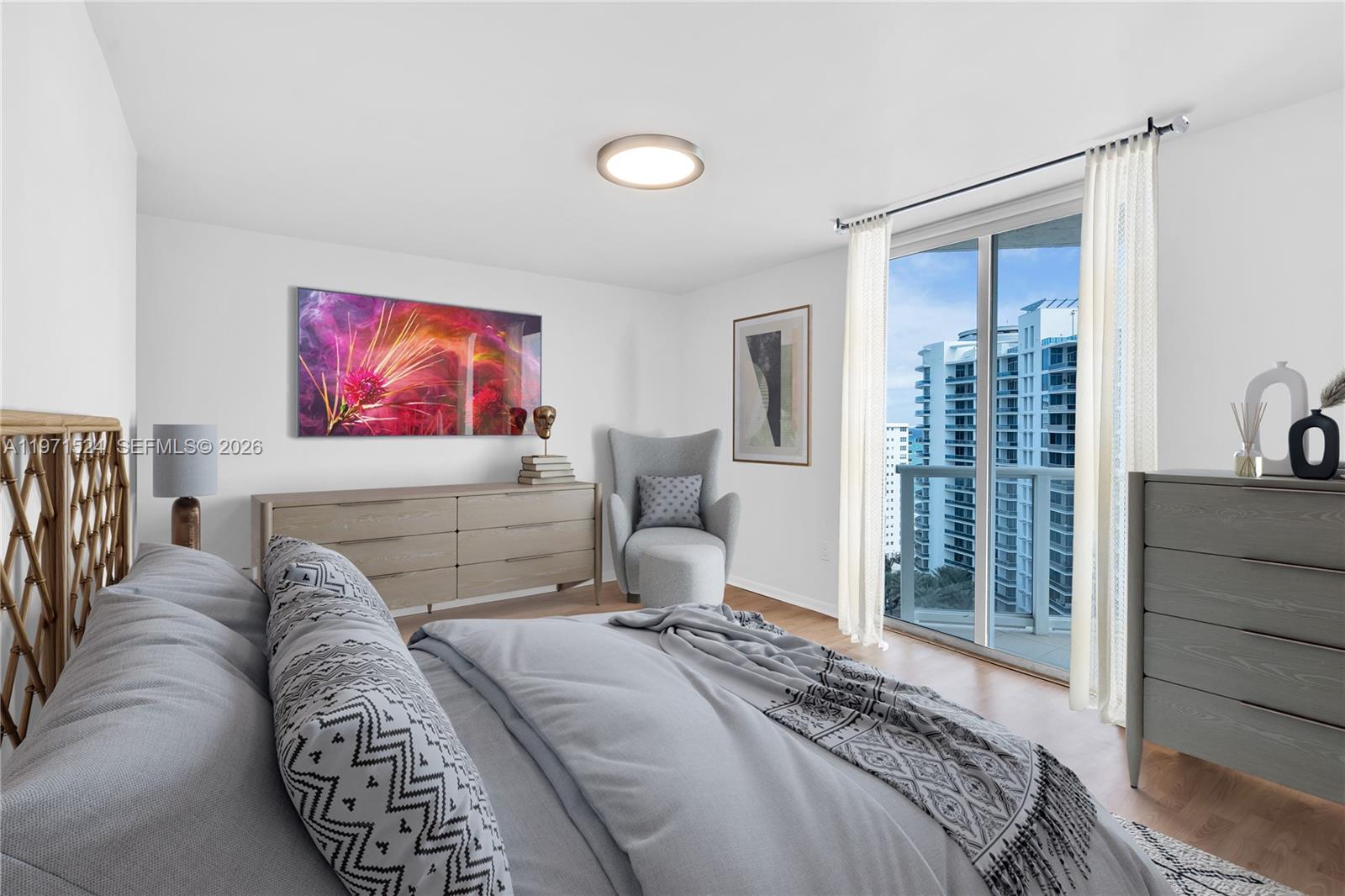 5900 Collins Ave #1906 Miami Beach, FL 33140