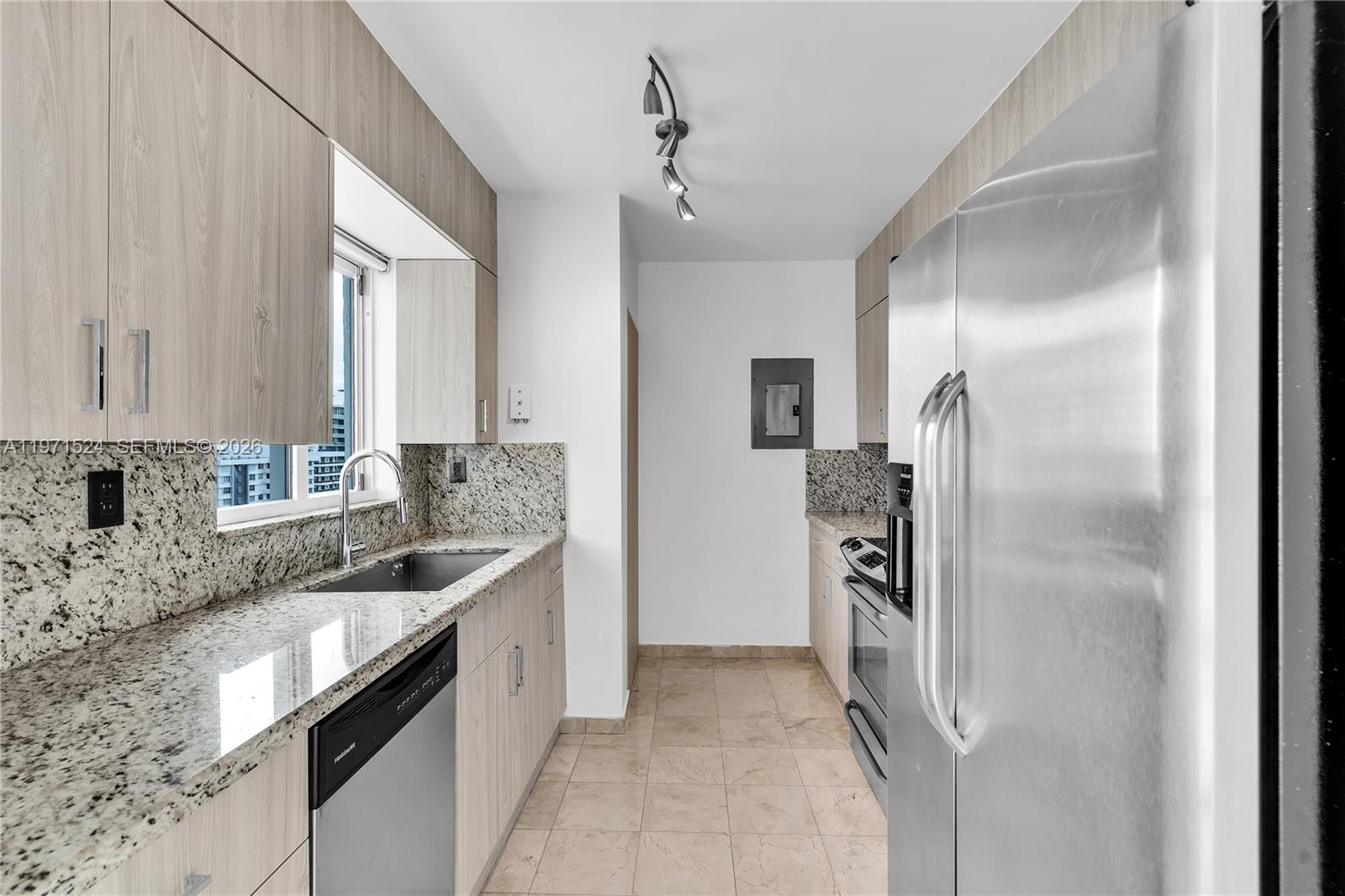 5900 Collins Ave #1906 Miami Beach, FL 33140