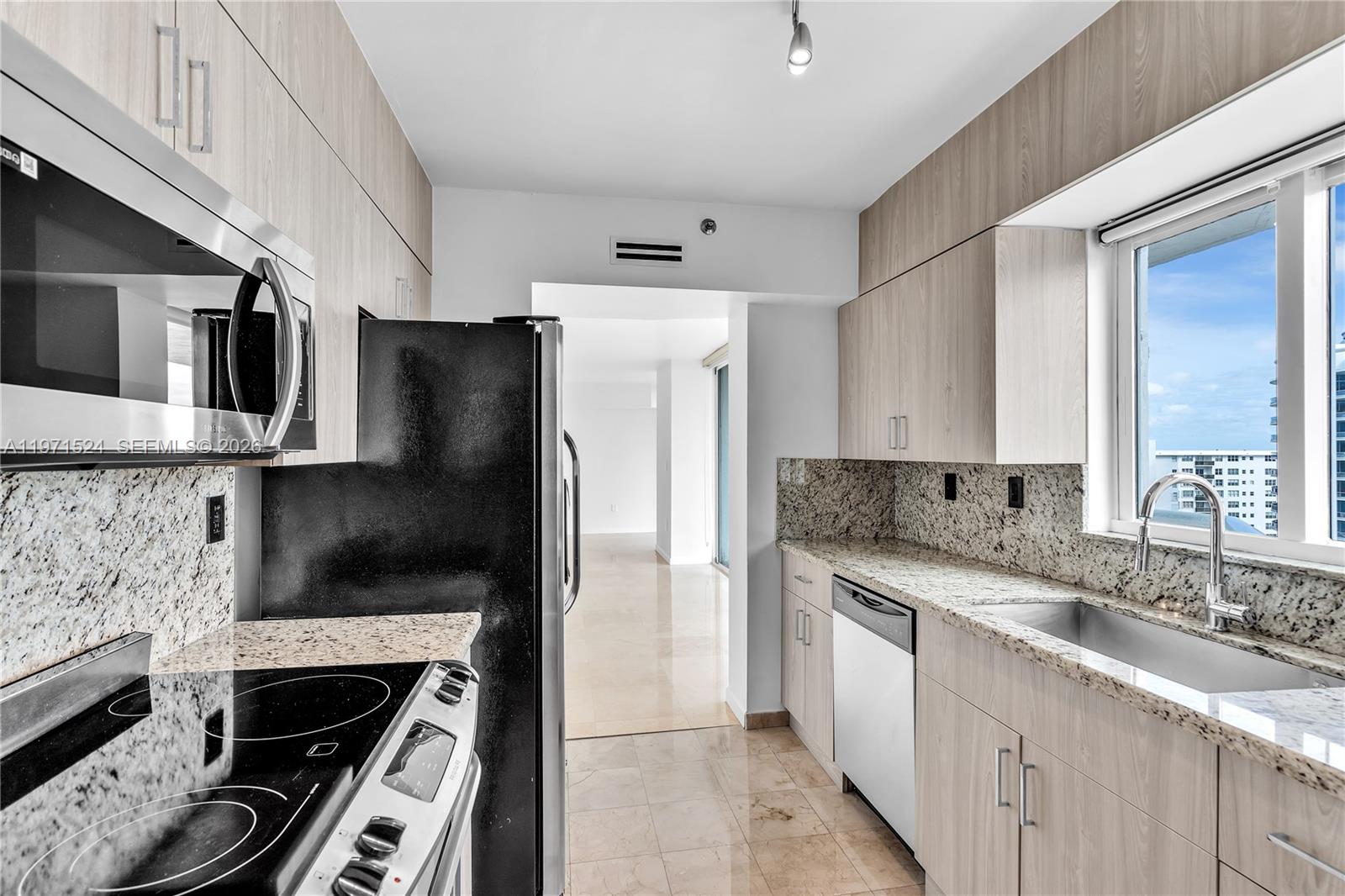 5900 Collins Ave #1906 Miami Beach, FL 33140