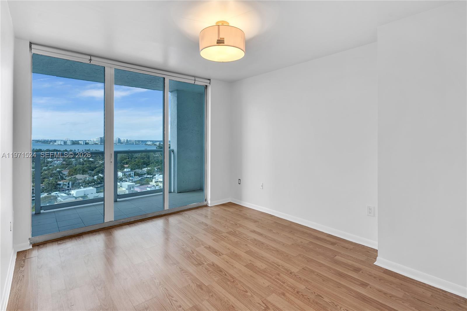 5900 Collins Ave #1906 Miami Beach, FL 33140