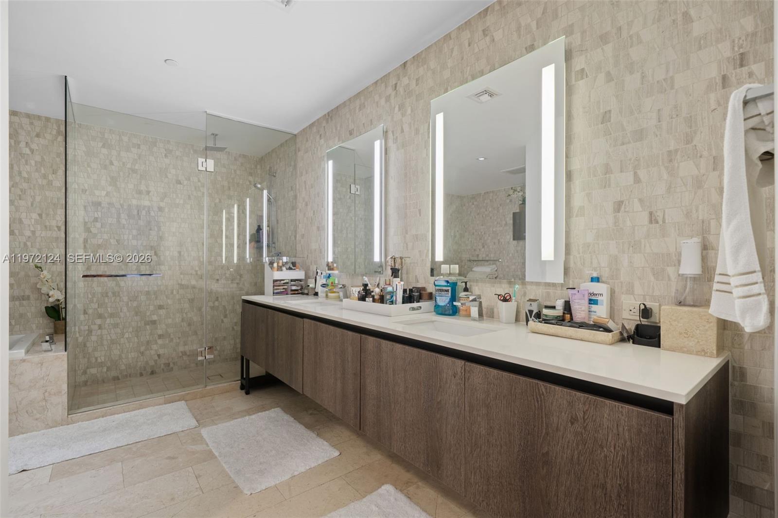 68 SE 6th St #3209 Miami, FL 33131