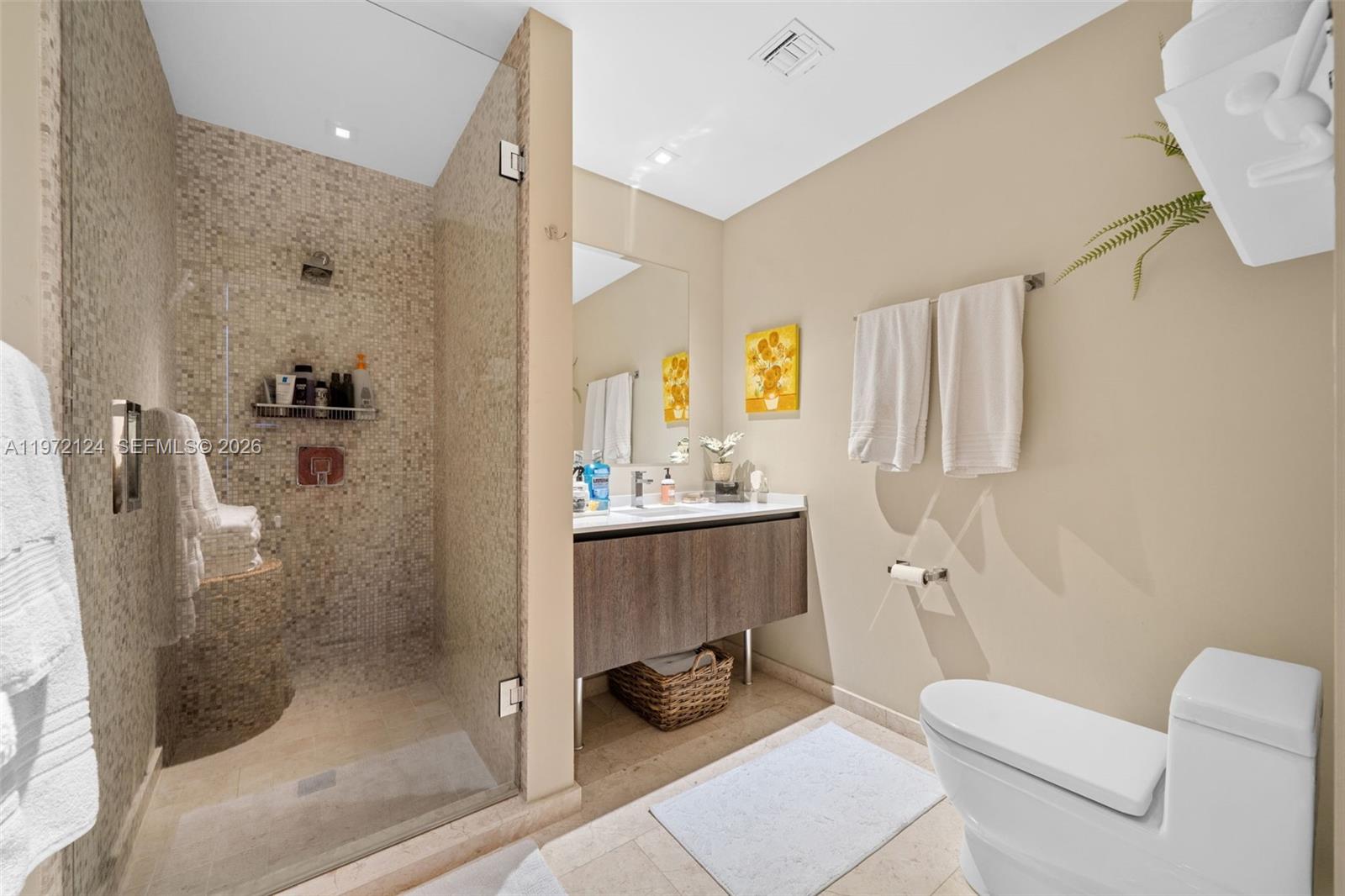 68 SE 6th St #3209 Miami, FL 33131