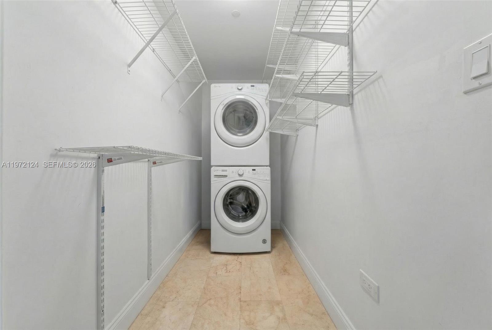 68 SE 6th St #3209 Miami, FL 33131