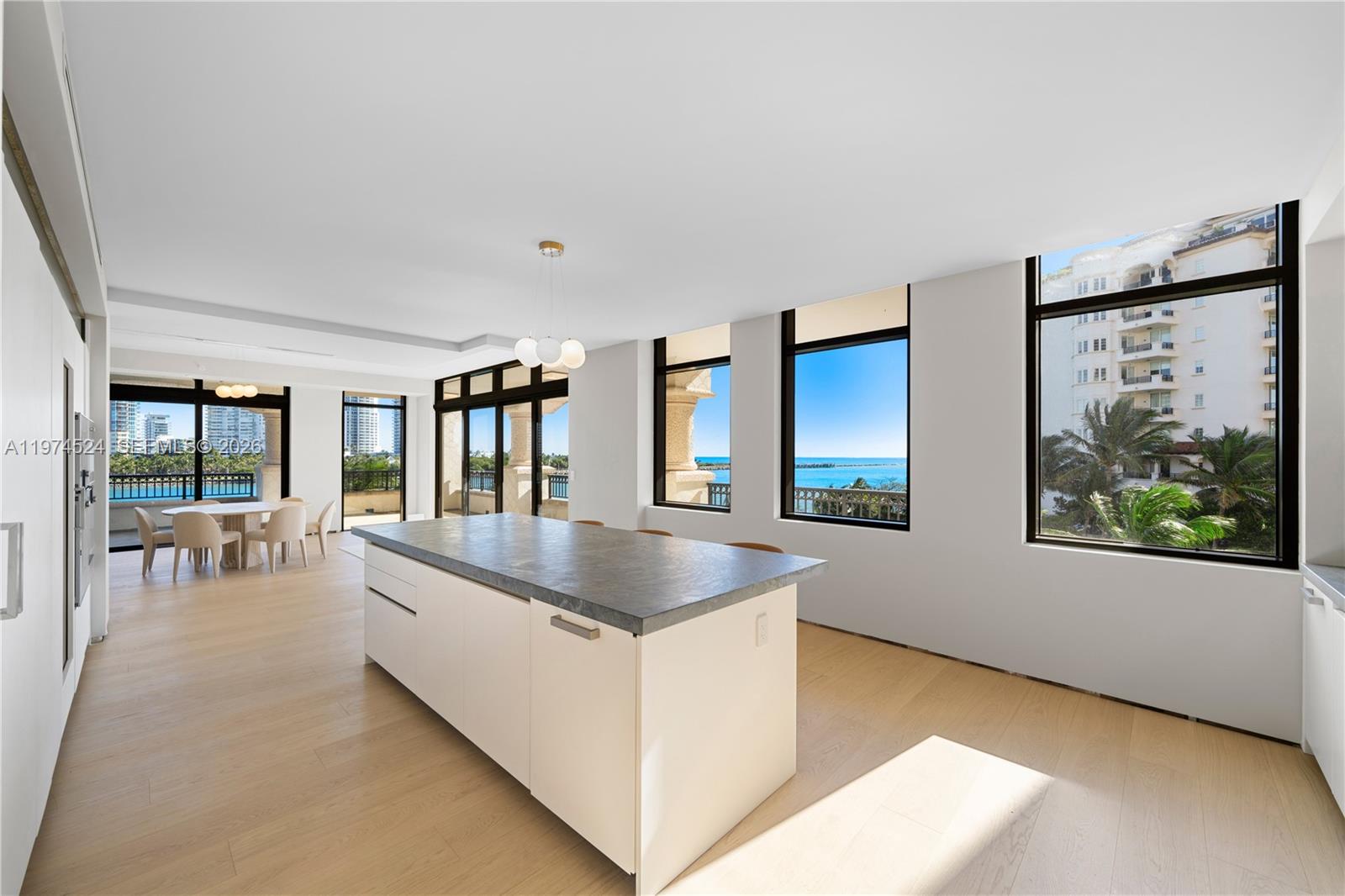 7043 Fisher Is Dr #7043 Miami Beach, FL 33109