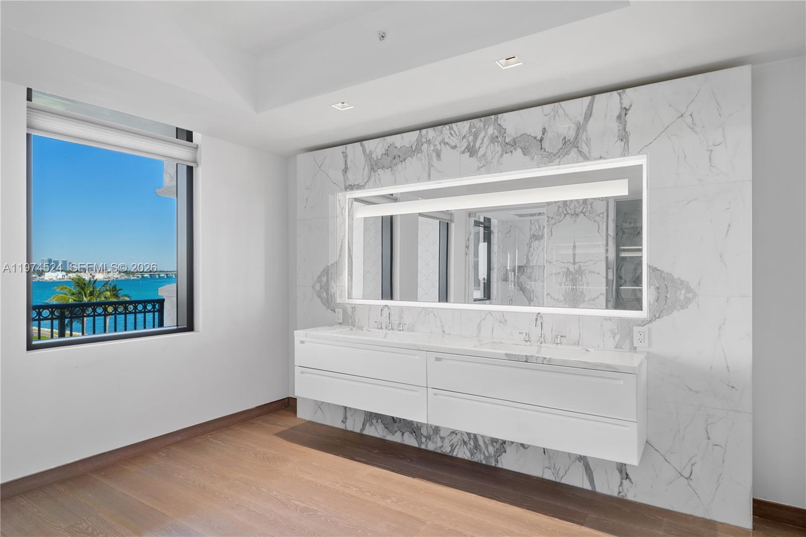 7043 Fisher Is Dr #7043 Miami Beach, FL 33109