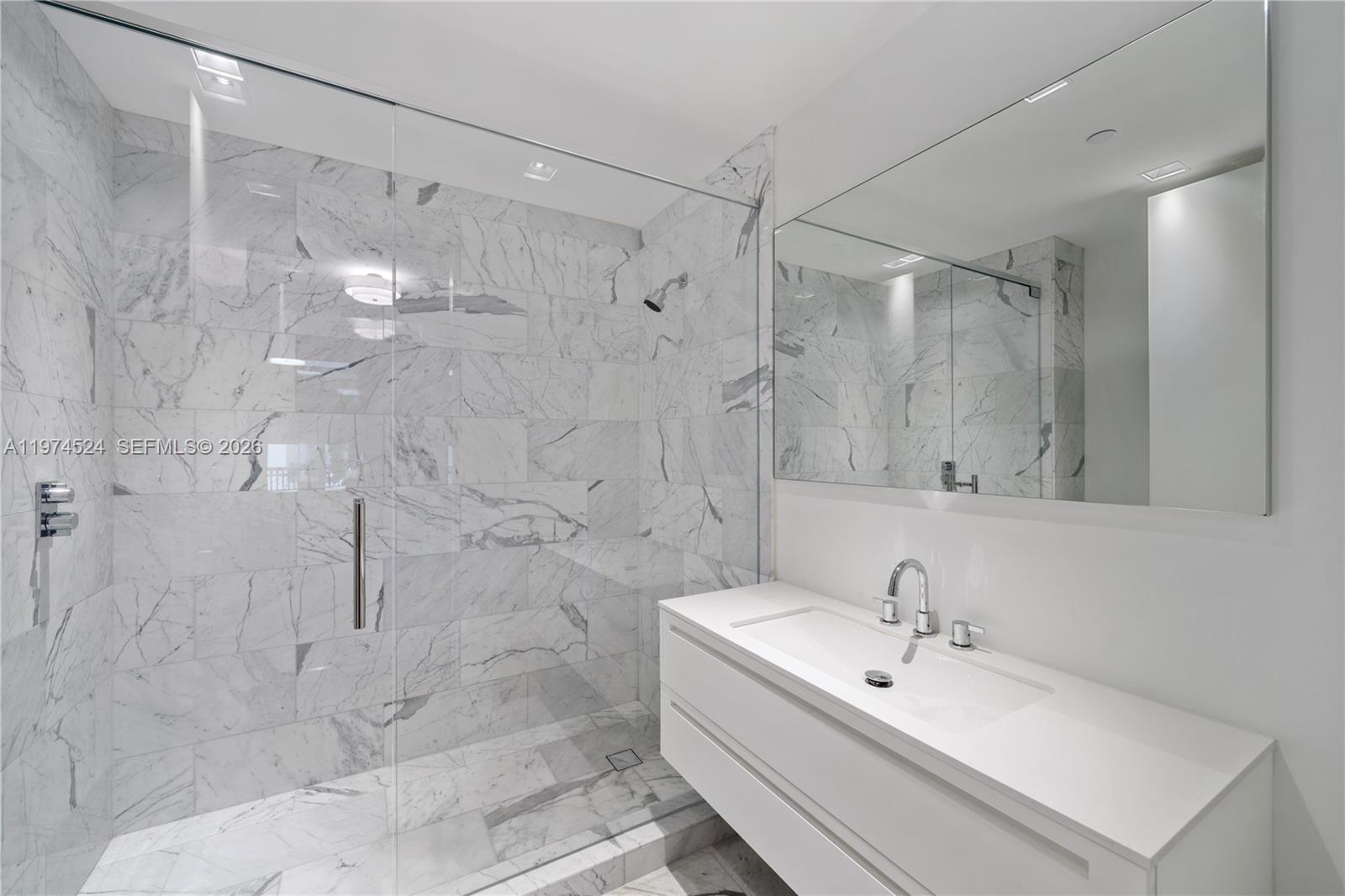 7043 Fisher Is Dr #7043 Miami Beach, FL 33109