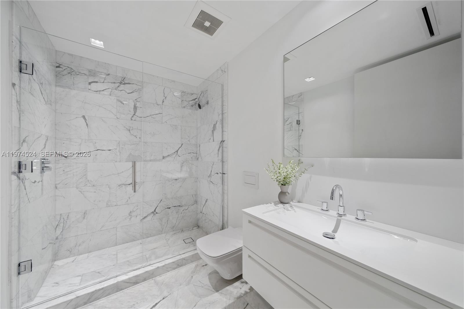 7043 Fisher Is Dr #7043 Miami Beach, FL 33109