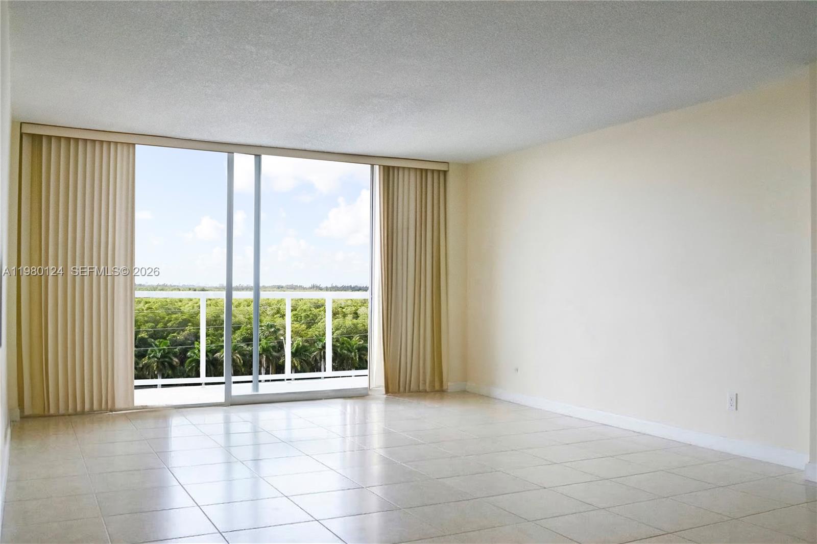 2841 NE 163rd St #902 North Miami Beach, FL 33160