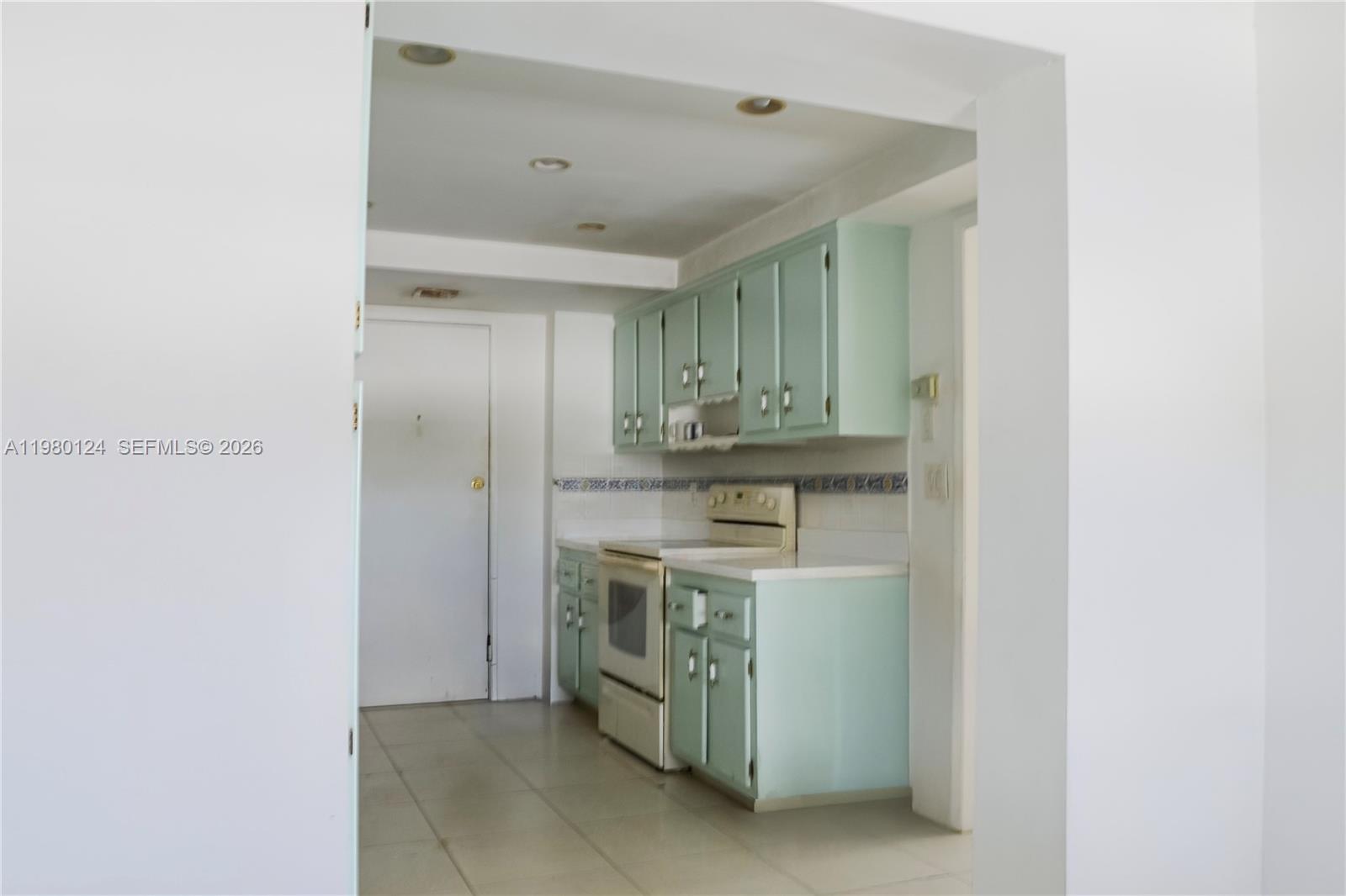 2841 NE 163rd St #902 North Miami Beach, FL 33160