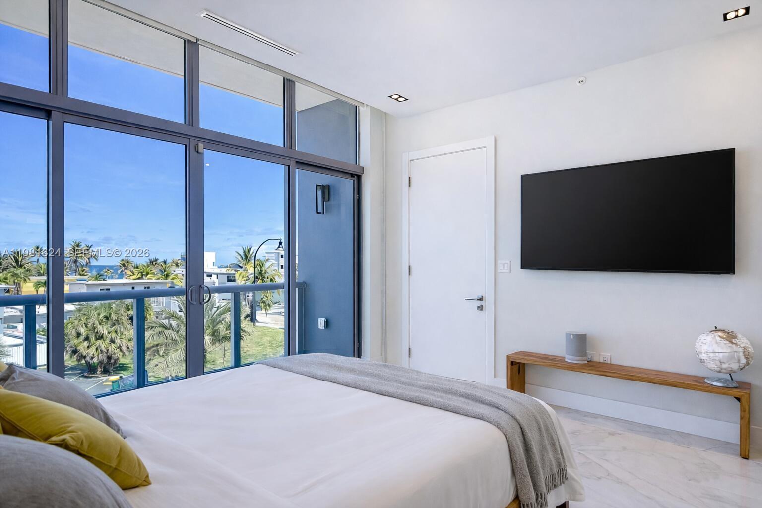 2890 N Ocean Dr Hollywood, FL 33019