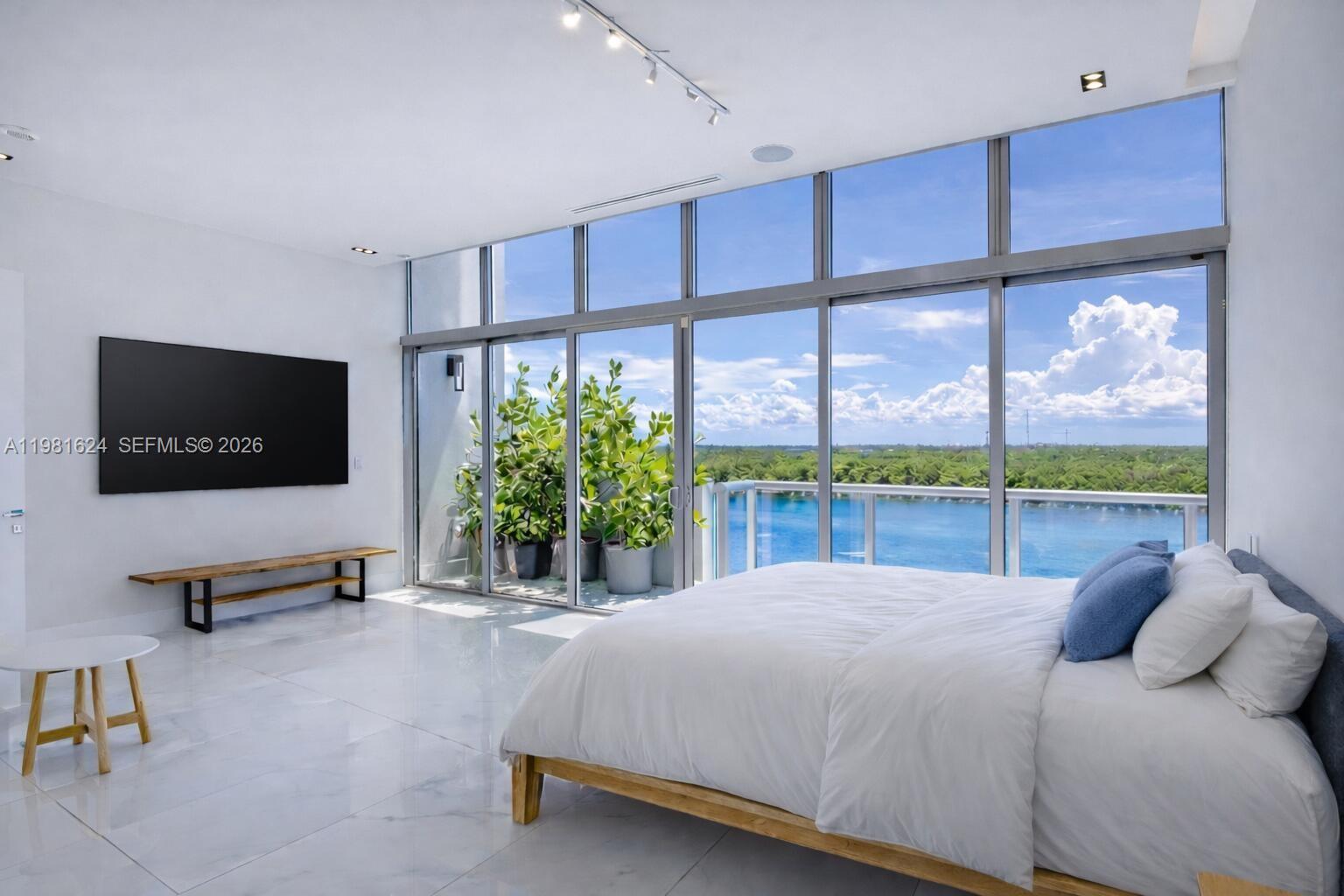 2890 N Ocean Dr Hollywood, FL 33019