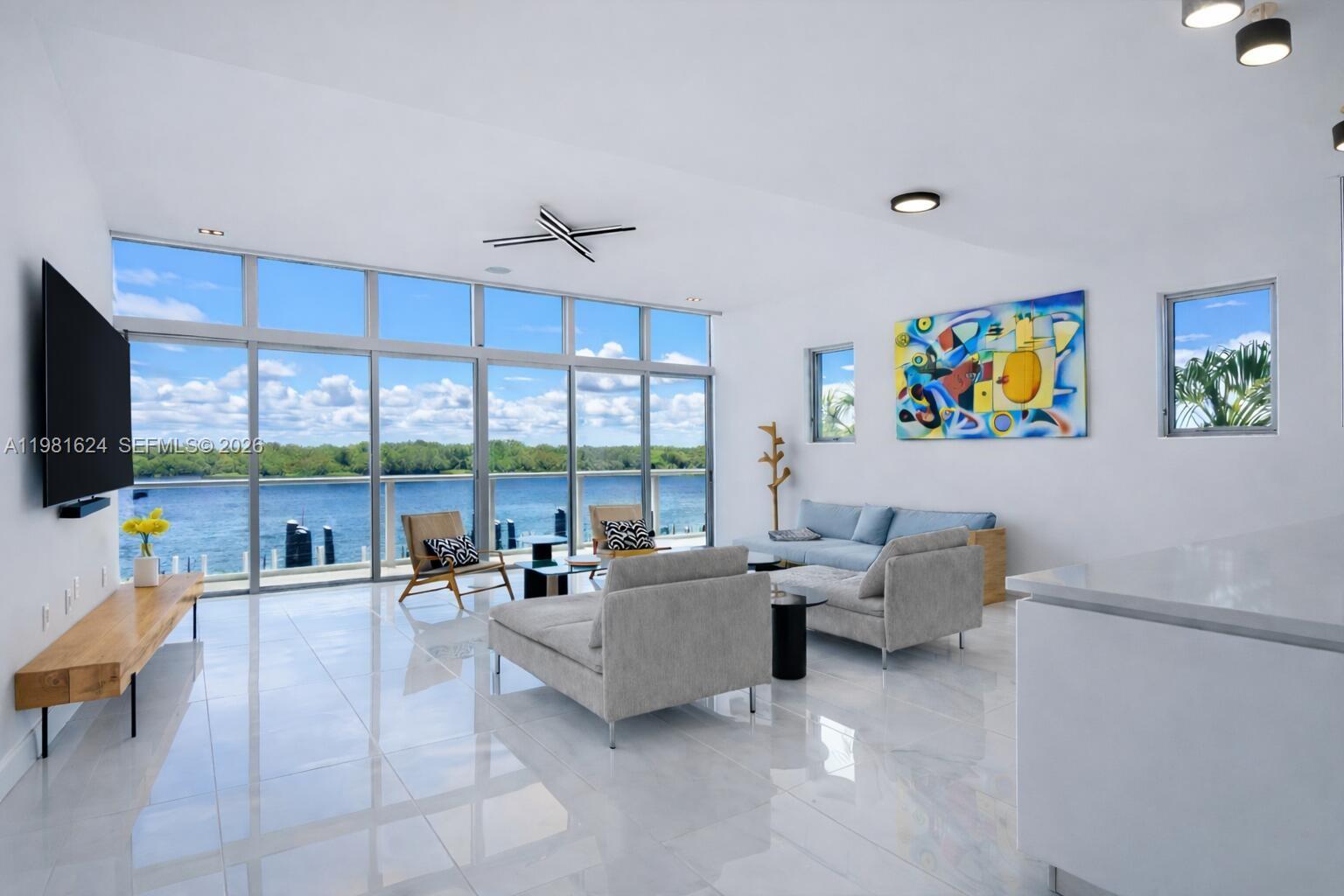 2890 N Ocean Dr Hollywood, FL 33019