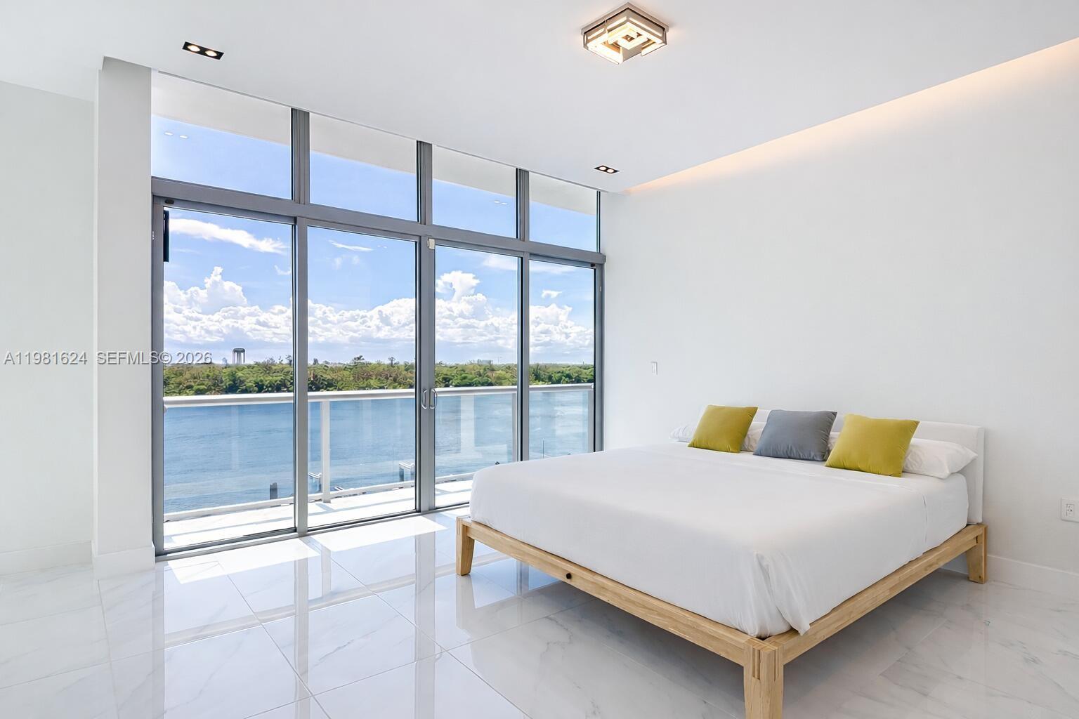 2890 N Ocean Dr Hollywood, FL 33019