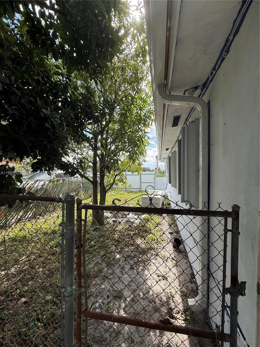 1541 NE 205th Ter Miami, FL 33179