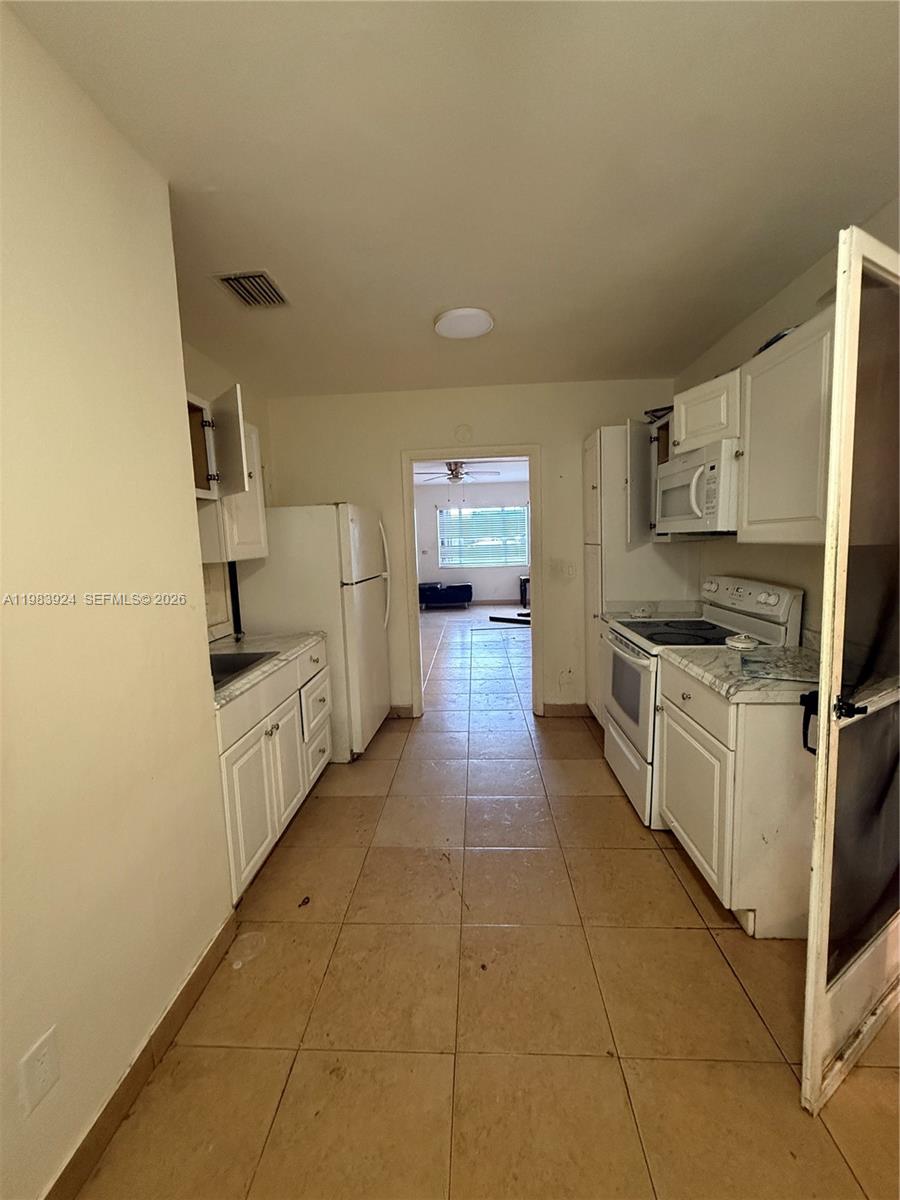 1541 NE 205th Ter Miami, FL 33179