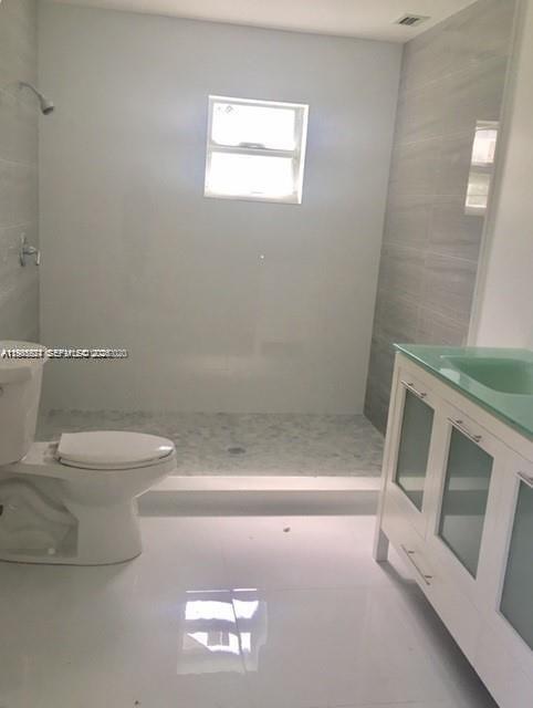 Undisclosed Address Palmetto Bay, FL 33157