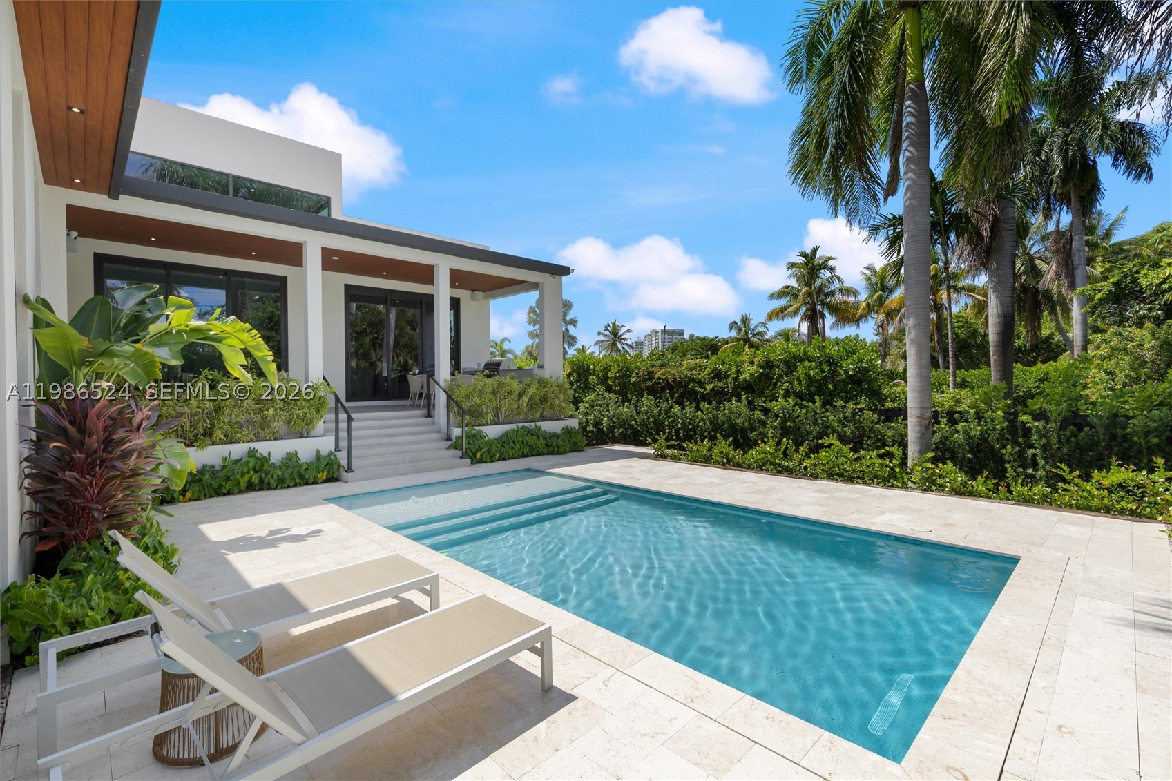 2161 NE 124th St North Miami, FL 33181