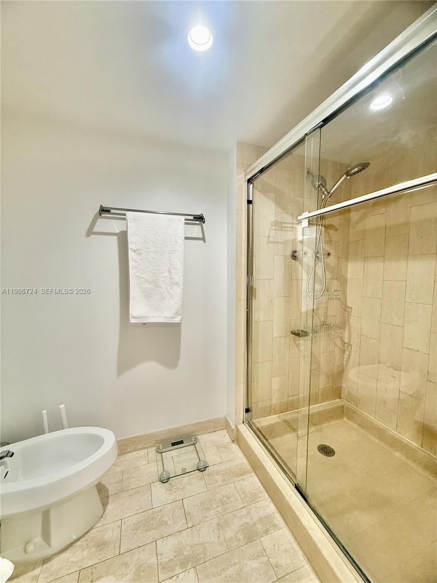 1717 Bayshore Dr Apt #A-1548 Miami, FL 33131