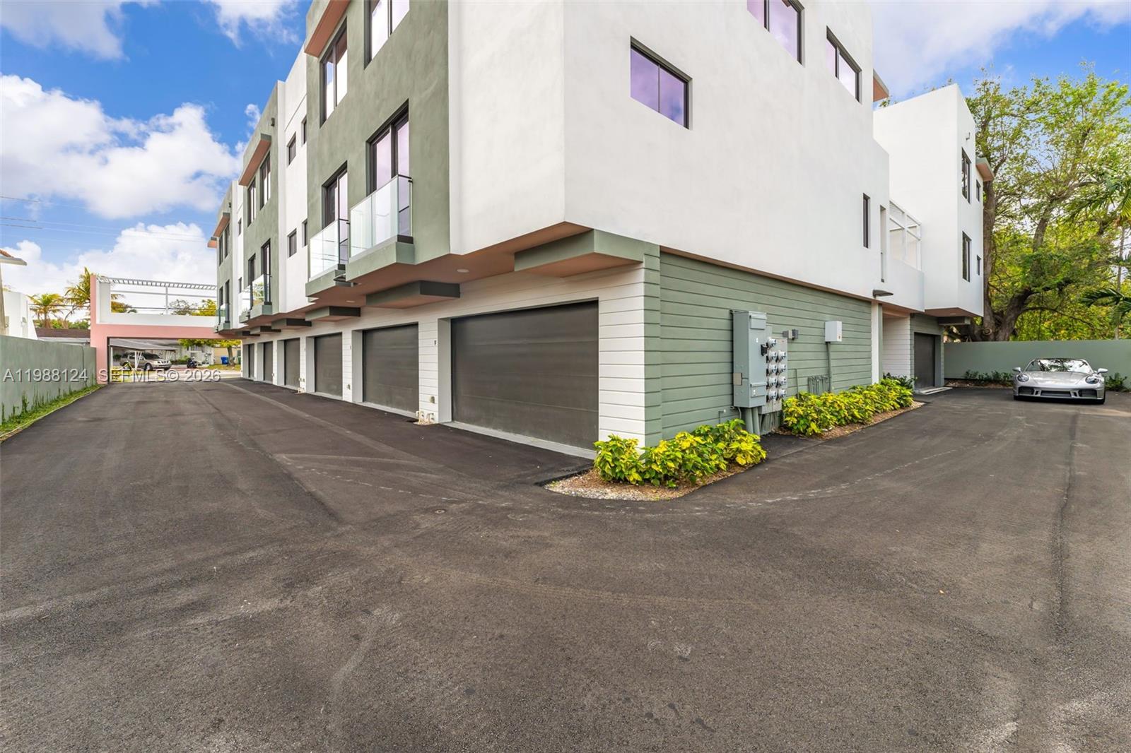 721 SW 11th St #E Miami, FL 33129