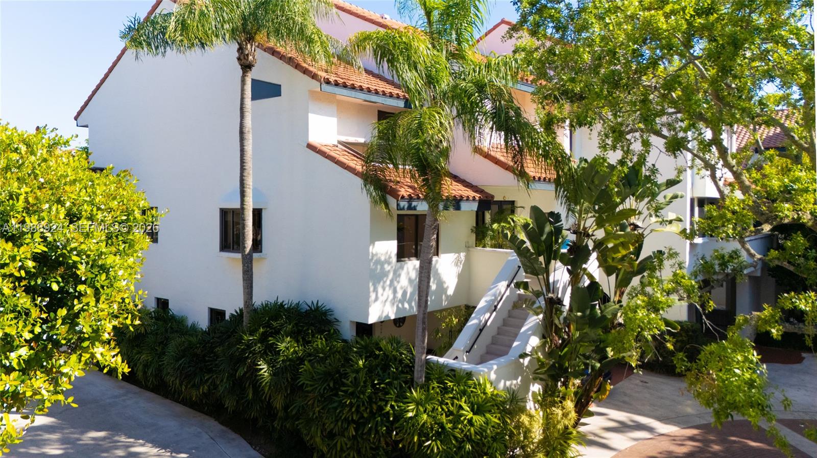 2000 S Bayshore Dr #24 Miami, FL 33133