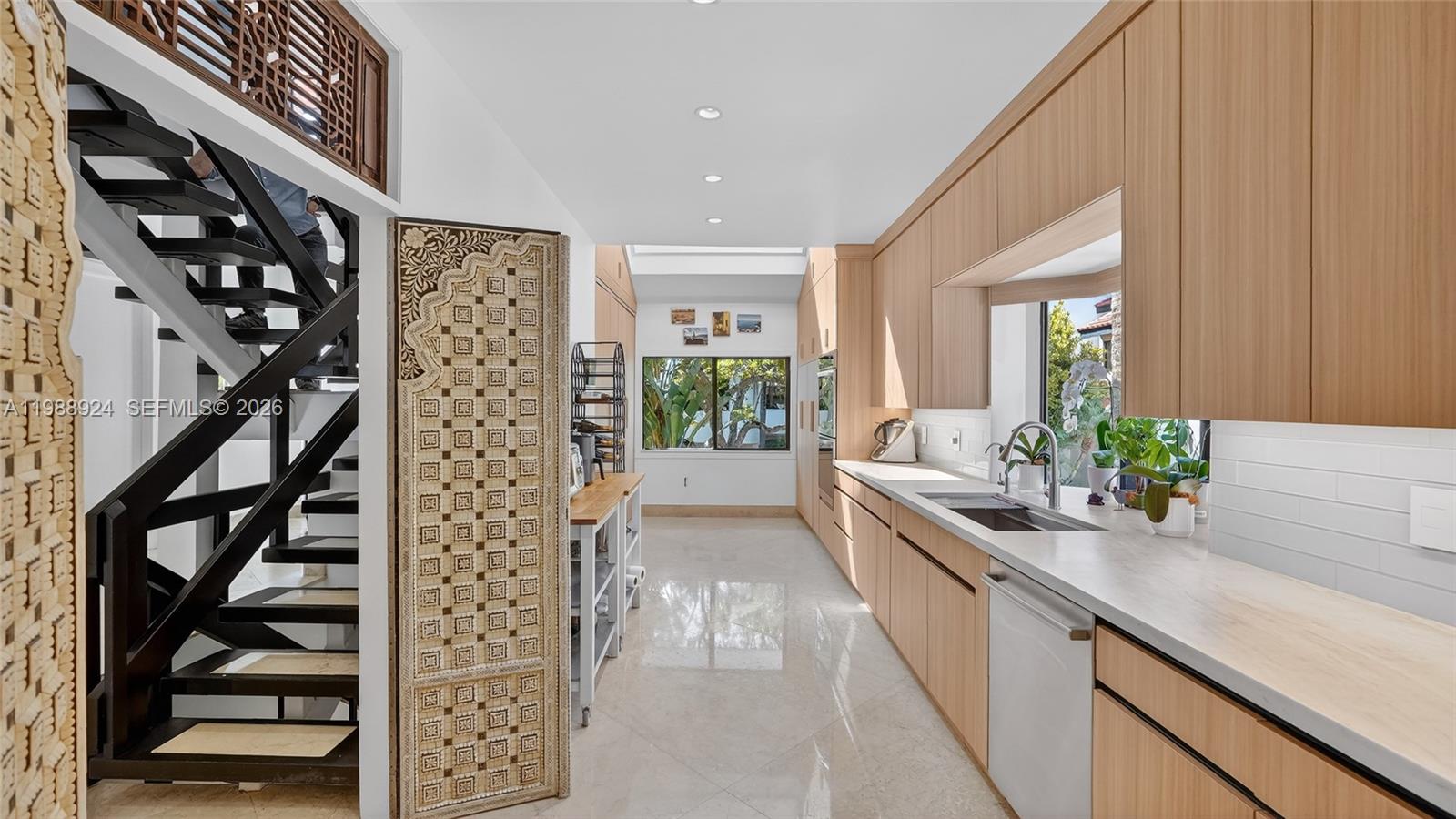 2000 S Bayshore Dr #24 Miami, FL 33133