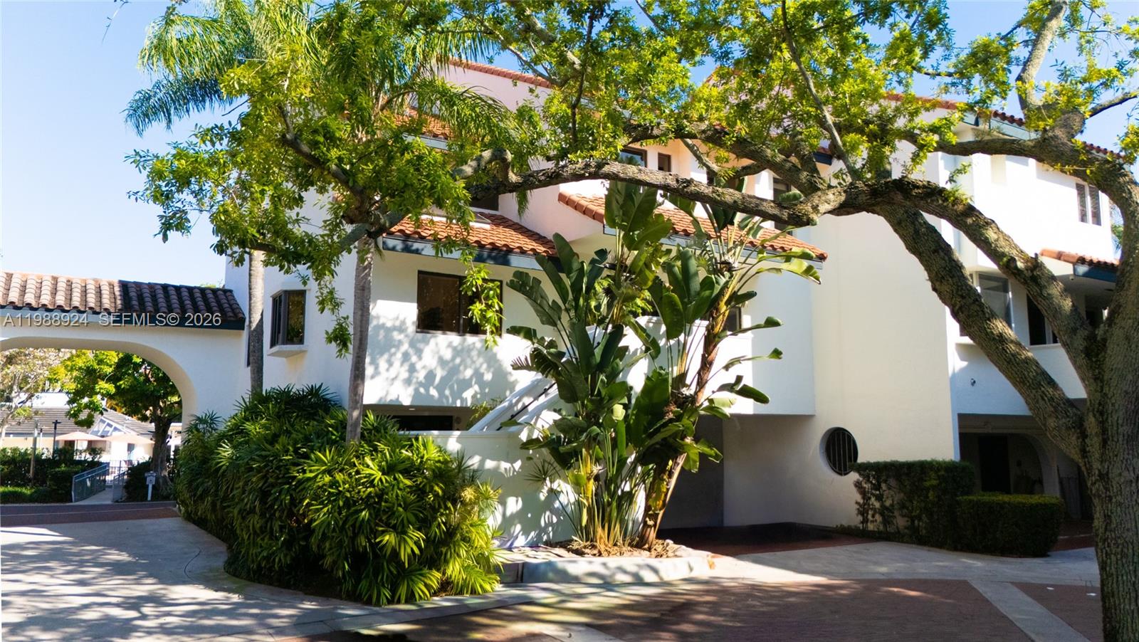 2000 S Bayshore Dr #24 Miami, FL 33133